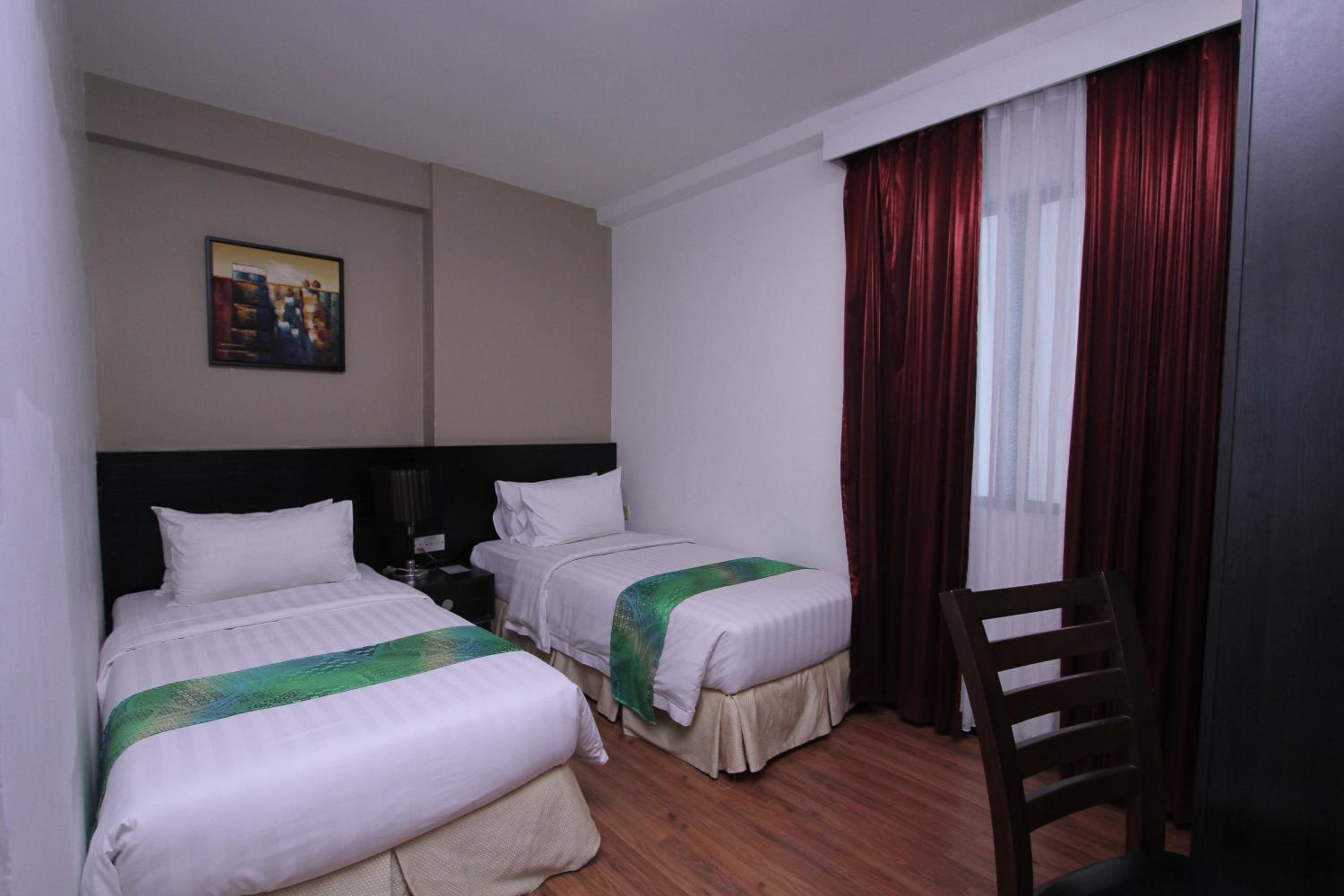 Three-Bedroom Apartment - Photo 21