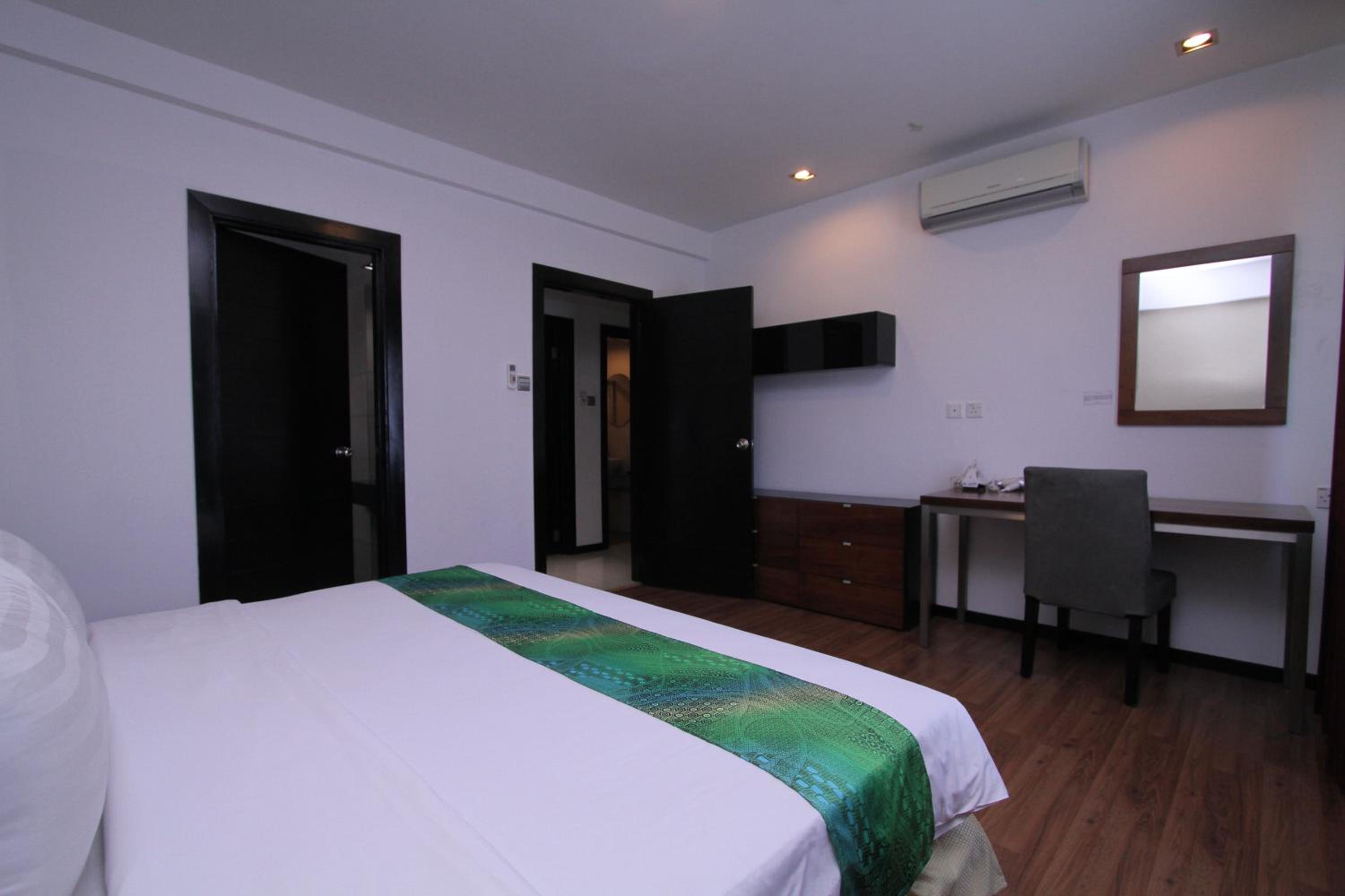Three-Bedroom Apartment - Photo 23