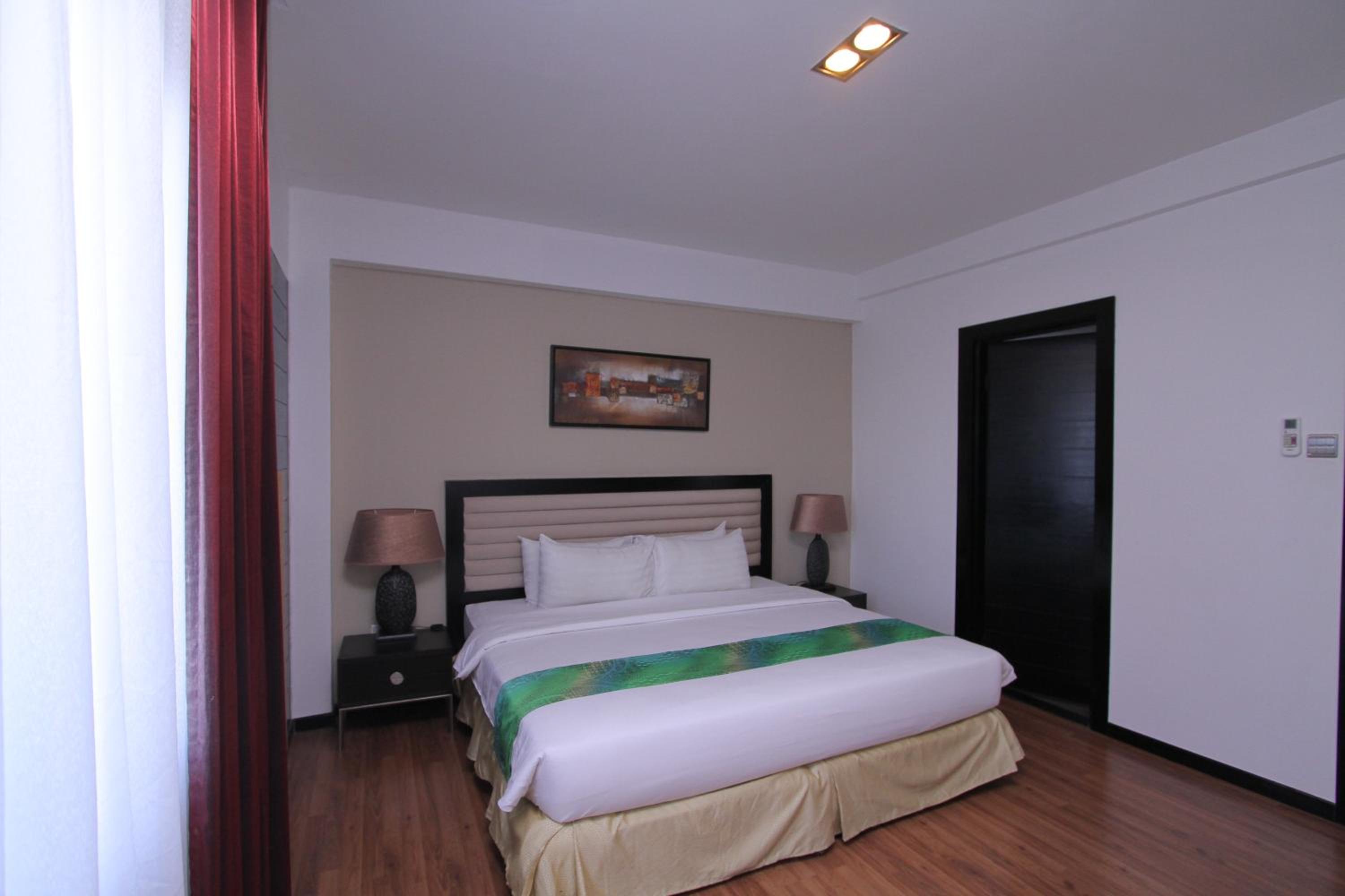Three-Bedroom Apartment - Photo 25