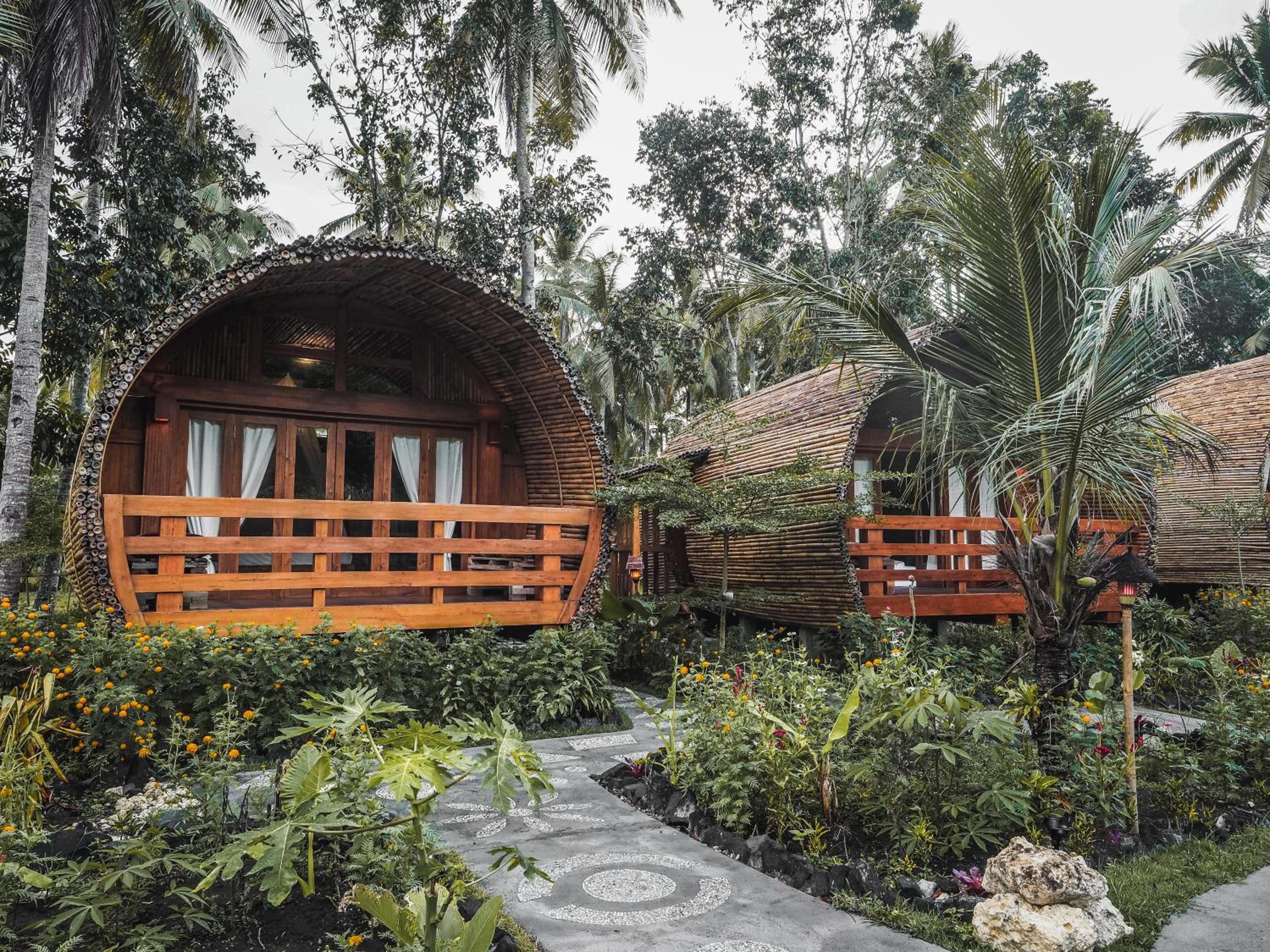 Deluxe Bungalow with Garden View photo 2