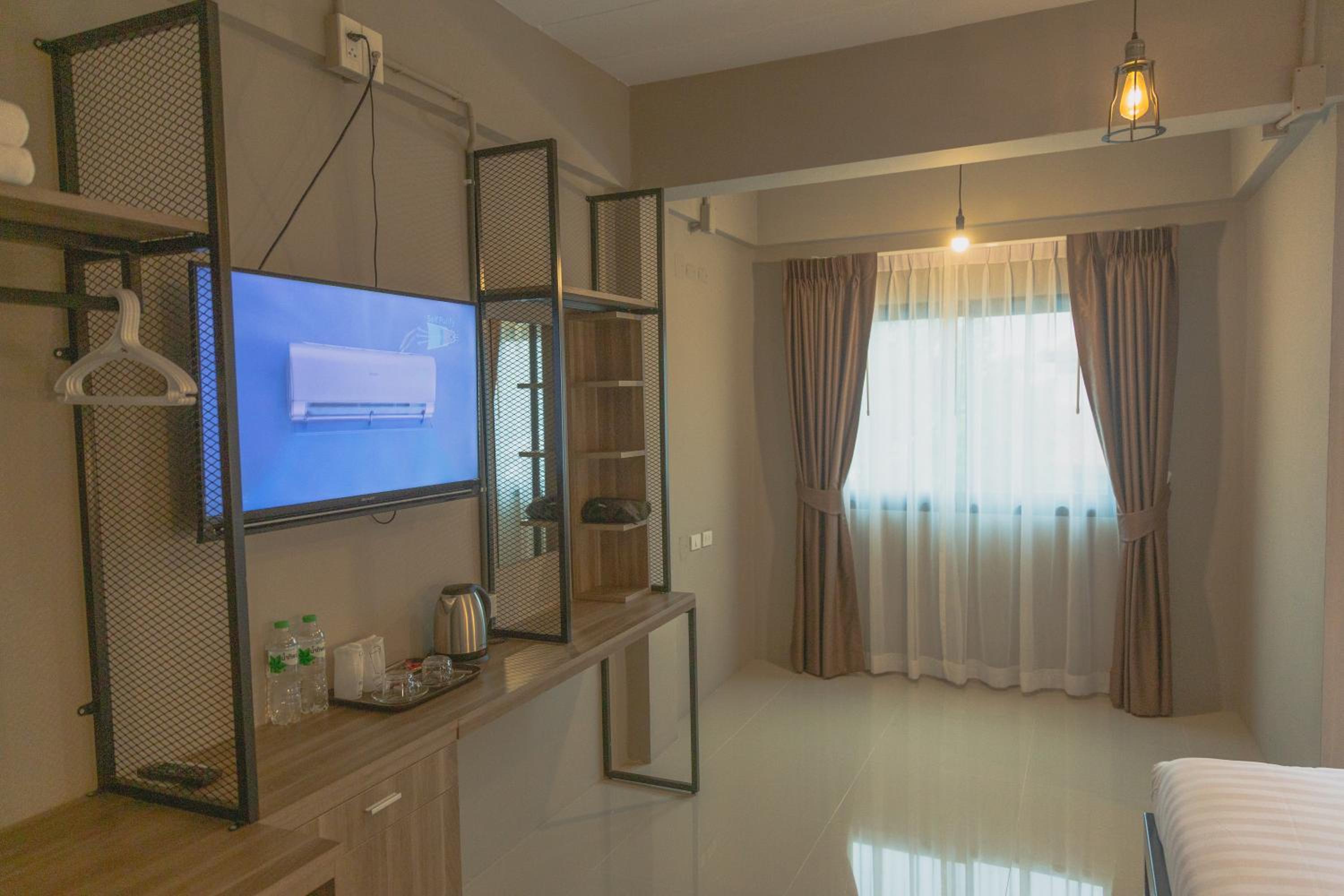 Twin Room with Balcony - Photo 23