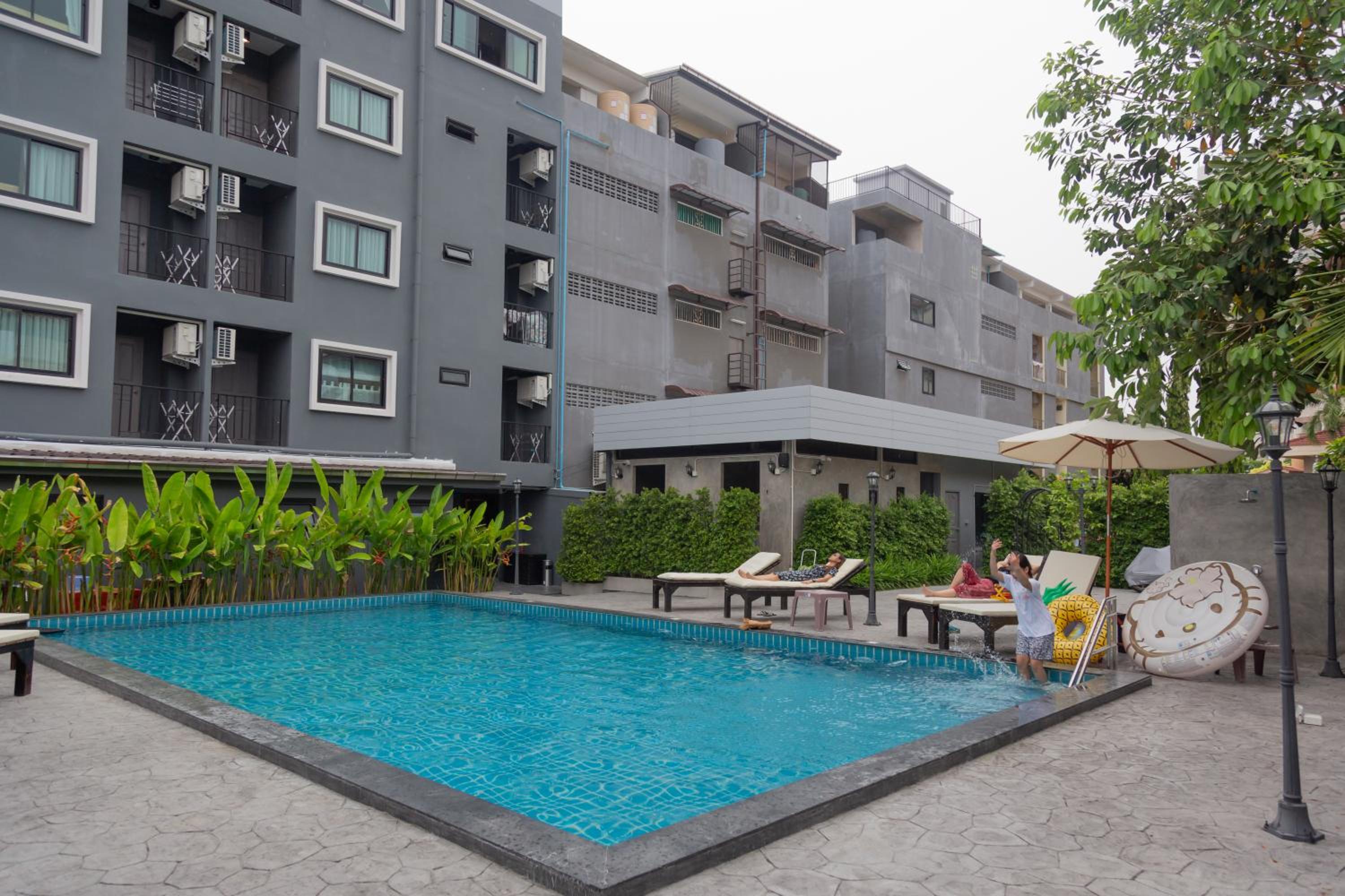 Apartment with Balcony - Photo 38