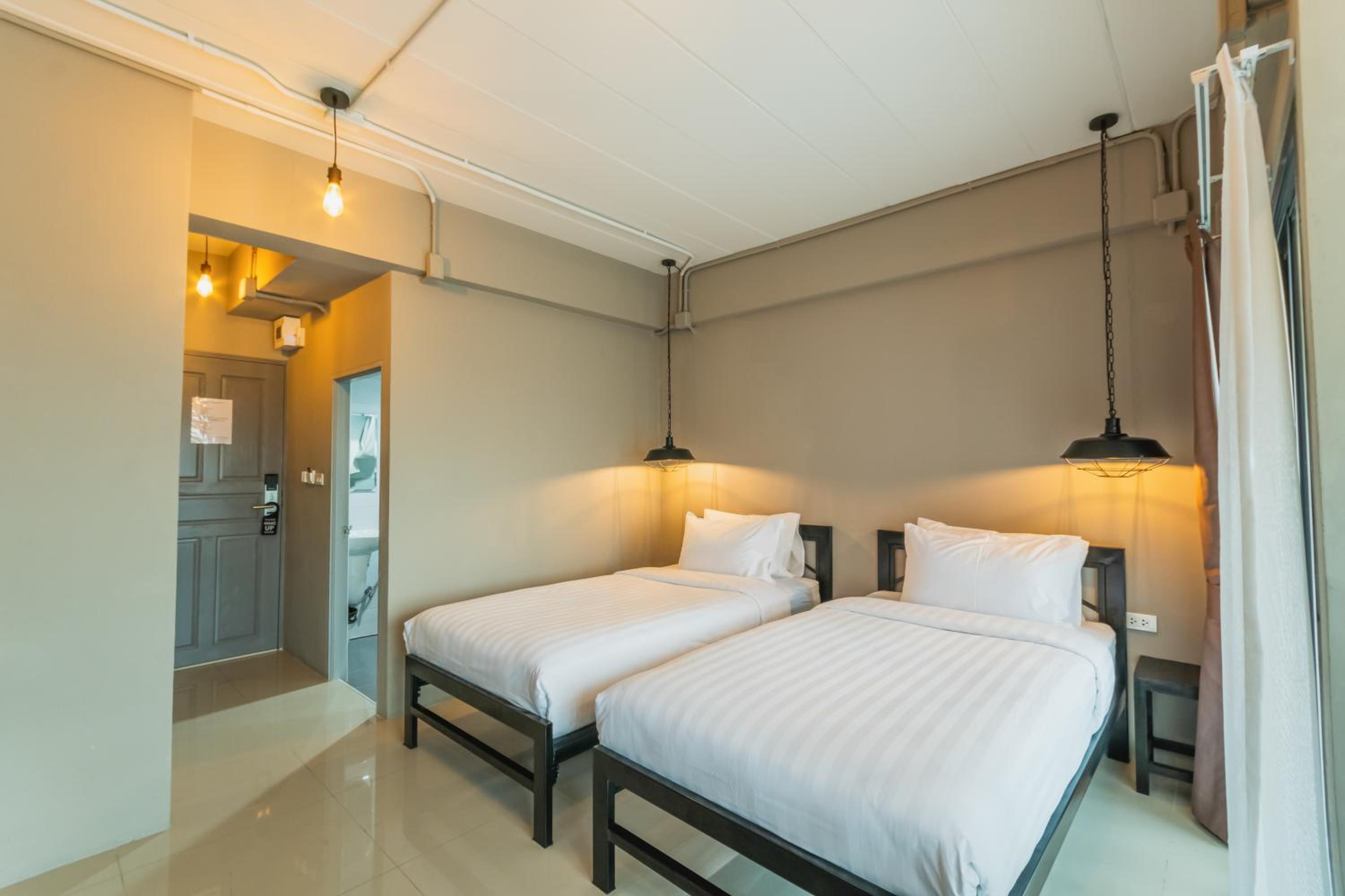 Twin Room with Balcony - Photo 26