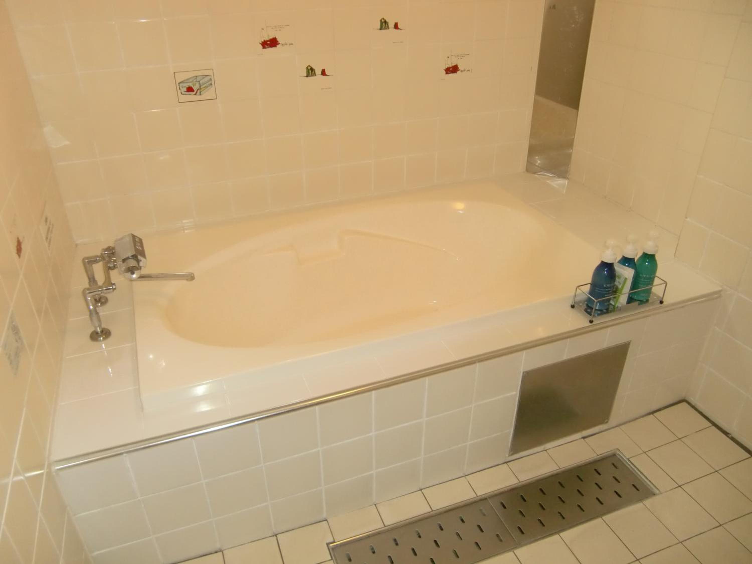Standard King Room - Photo 11