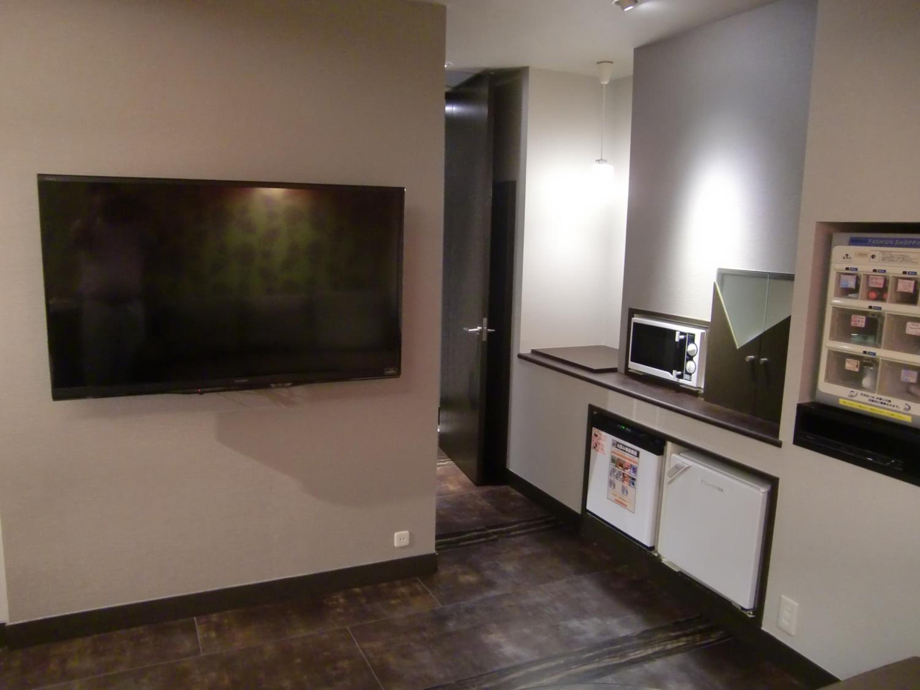 Standard King Room - Photo 6