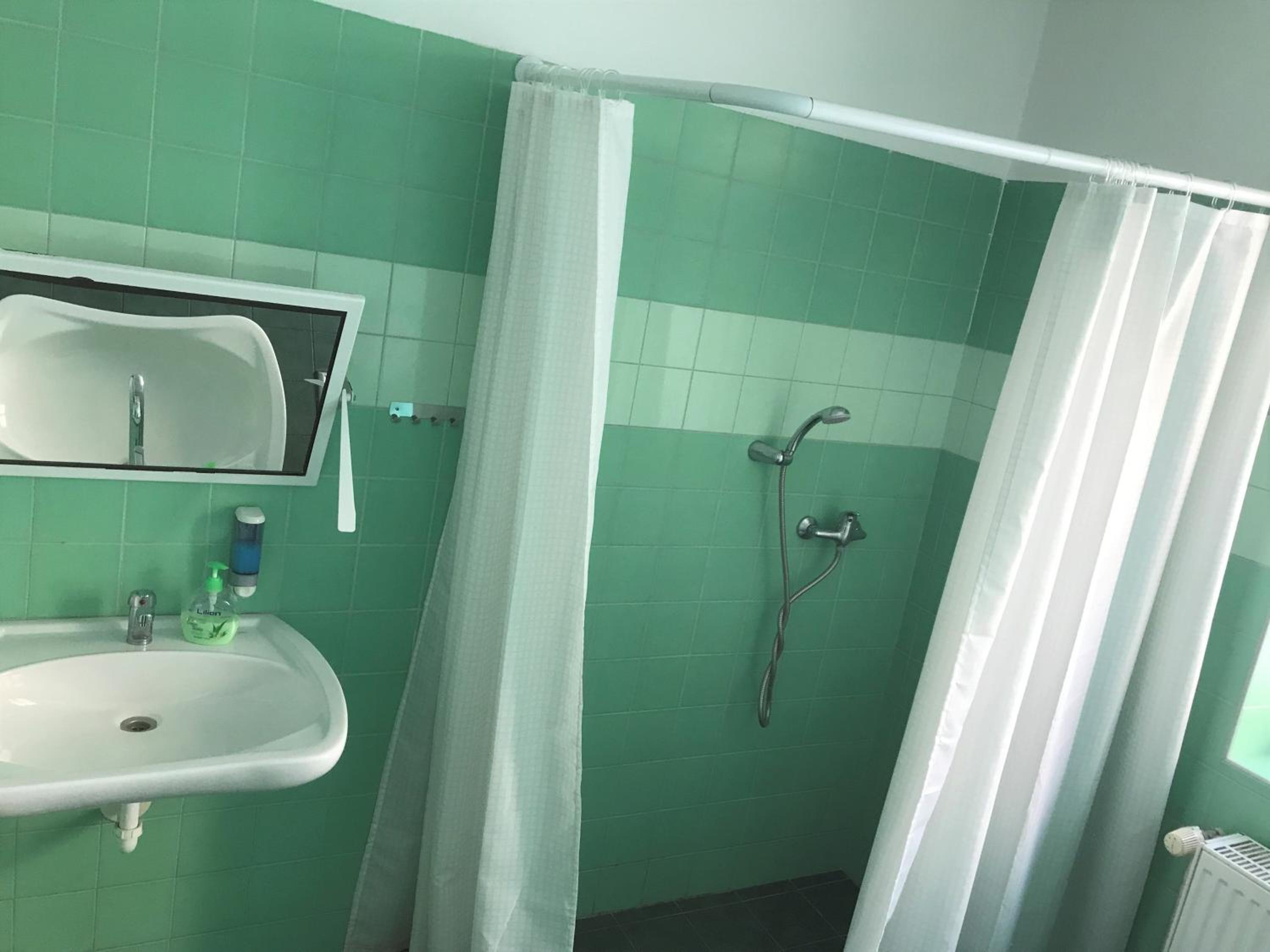 Standard Twin Room - Photo 3