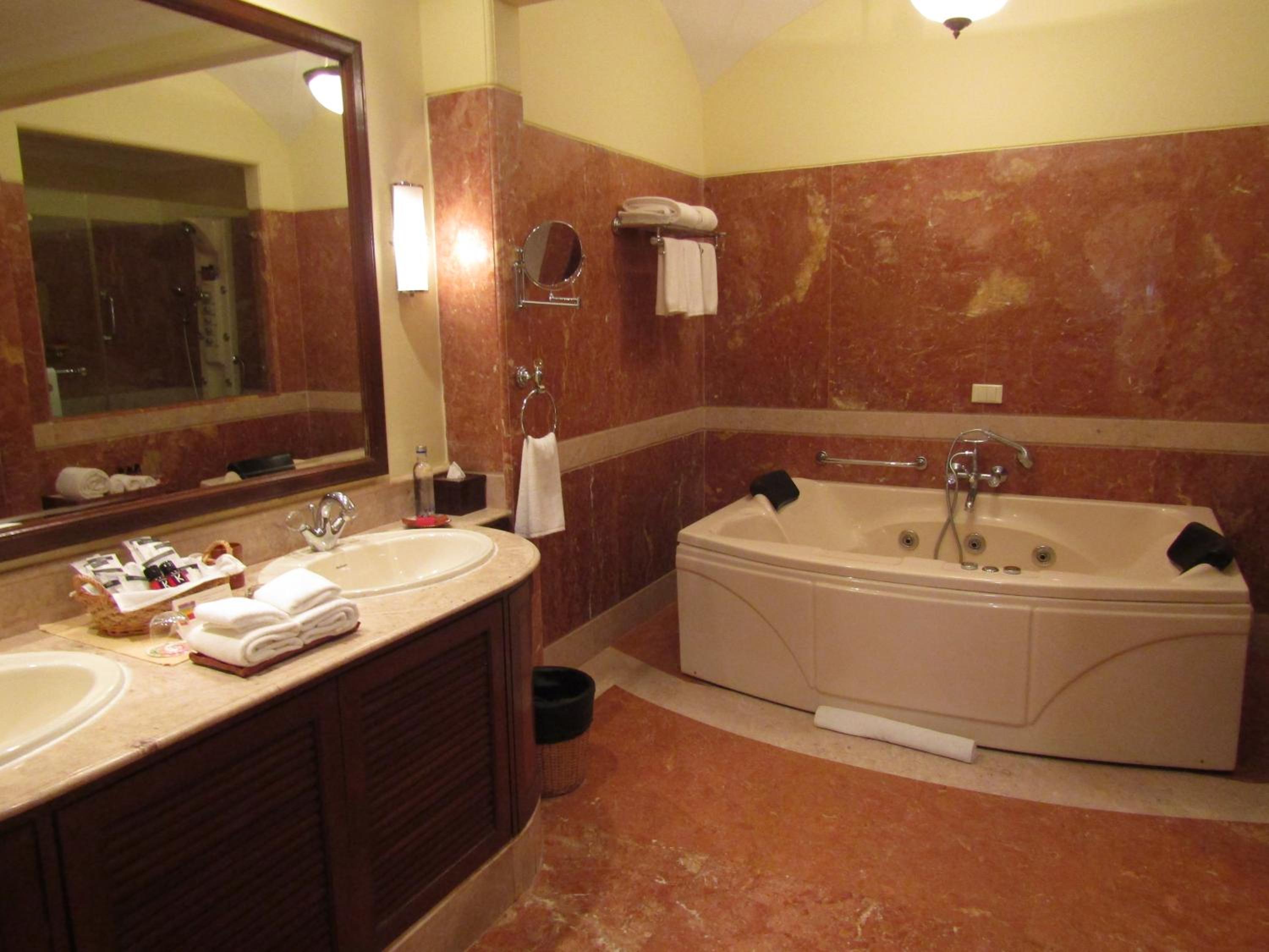 Suite with Garden View – 10% Discount on Food & Beverages – 15% Discount on Spa and Laundry Suite with Garden View – 10% Discount on Food & Beverages – 15% Discount on Spa and Laundry