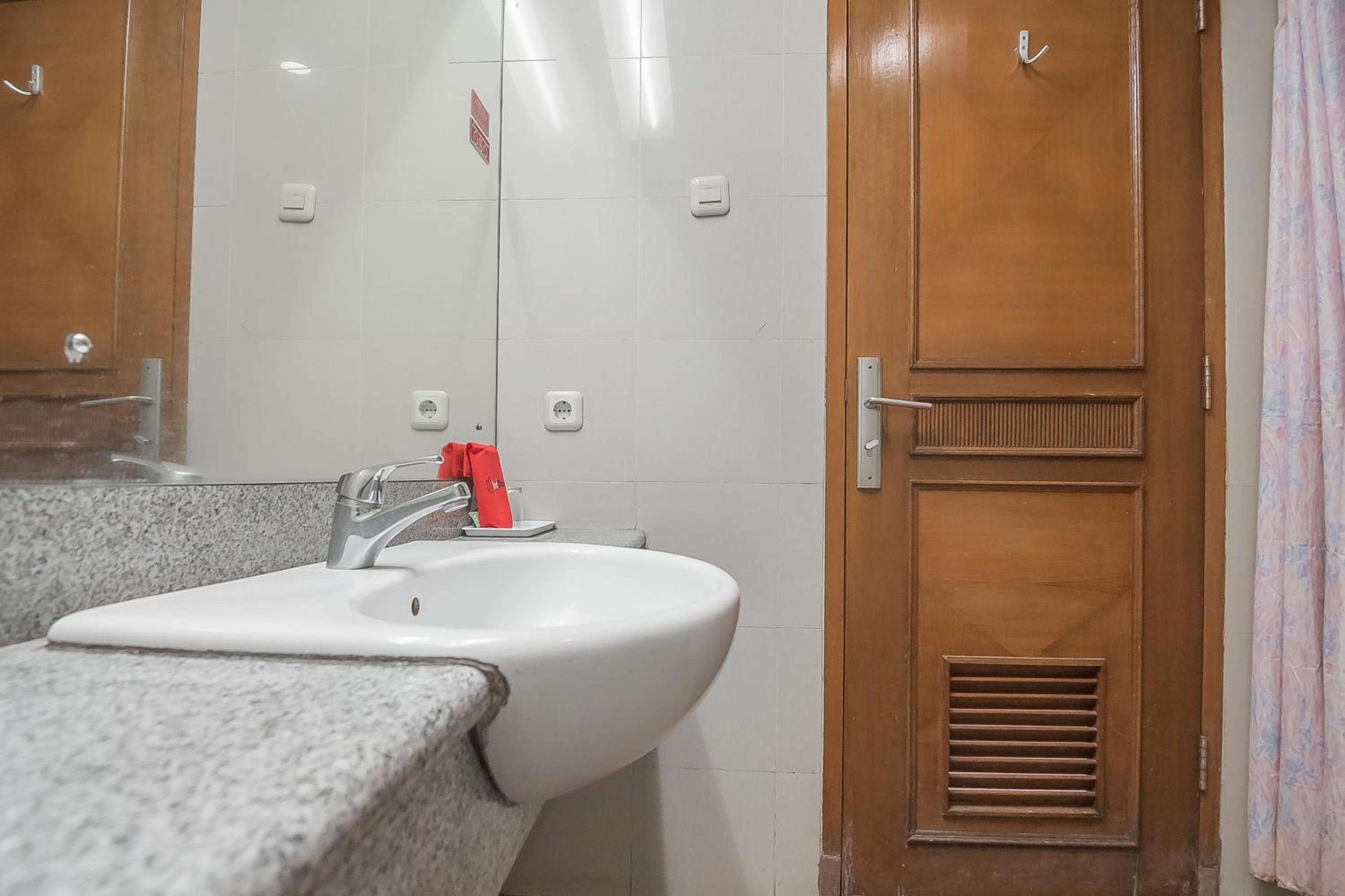 Standard Twin Room - Photo 5