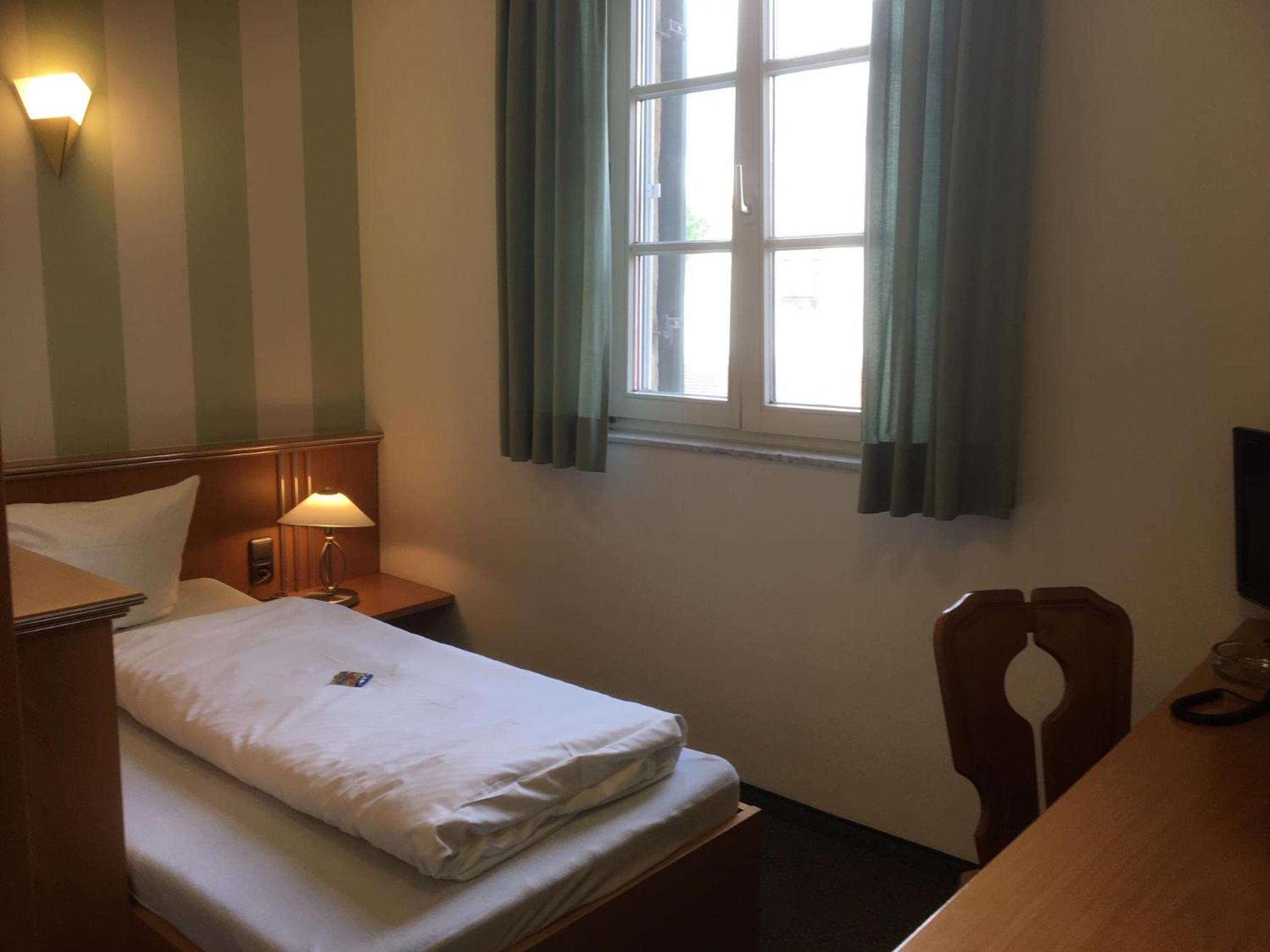 Single Room photo 2