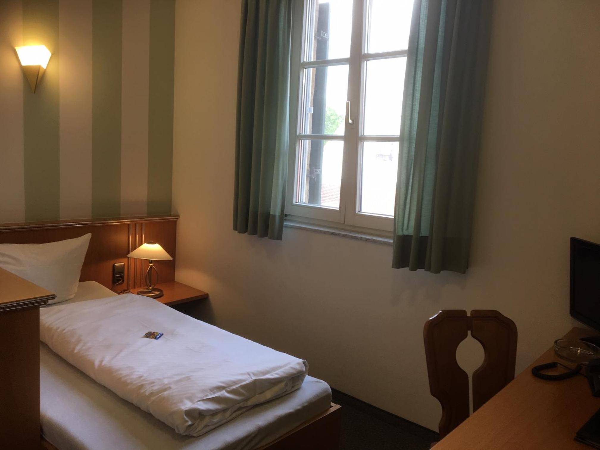 Single Room photo 3