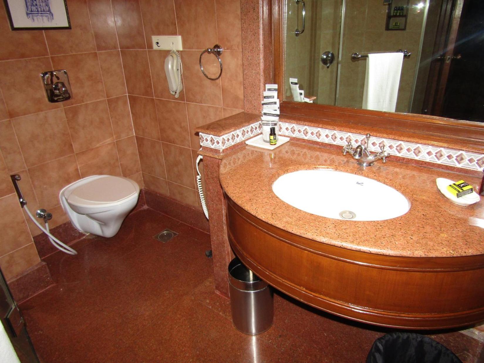 Luxury Suite – 10% Discount on Food & Beverages – 15% Discount on Spa and Laundry Luxury Suite – 10% Discount on Food & Beverages – 15% Discount on Spa and Laundry