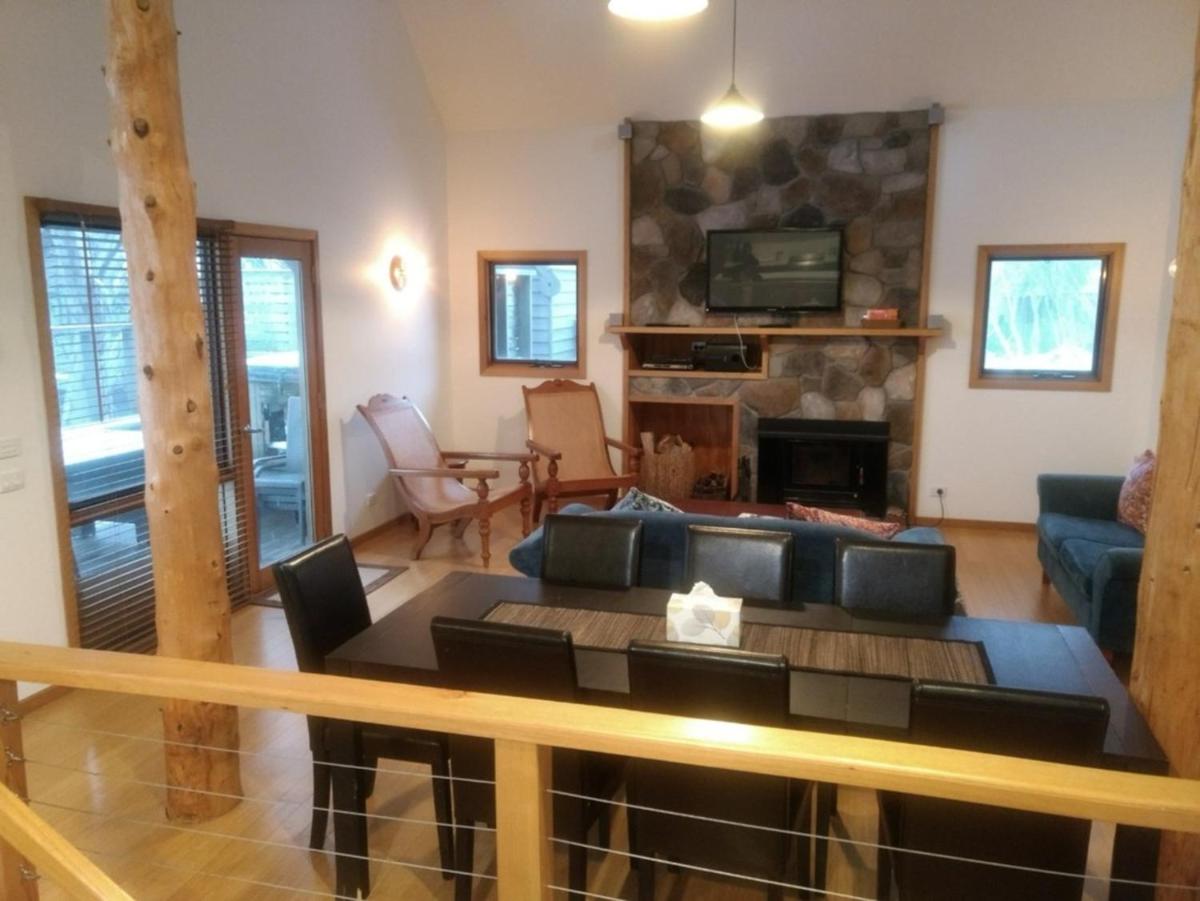 Three-Bedroom House - Photo 4