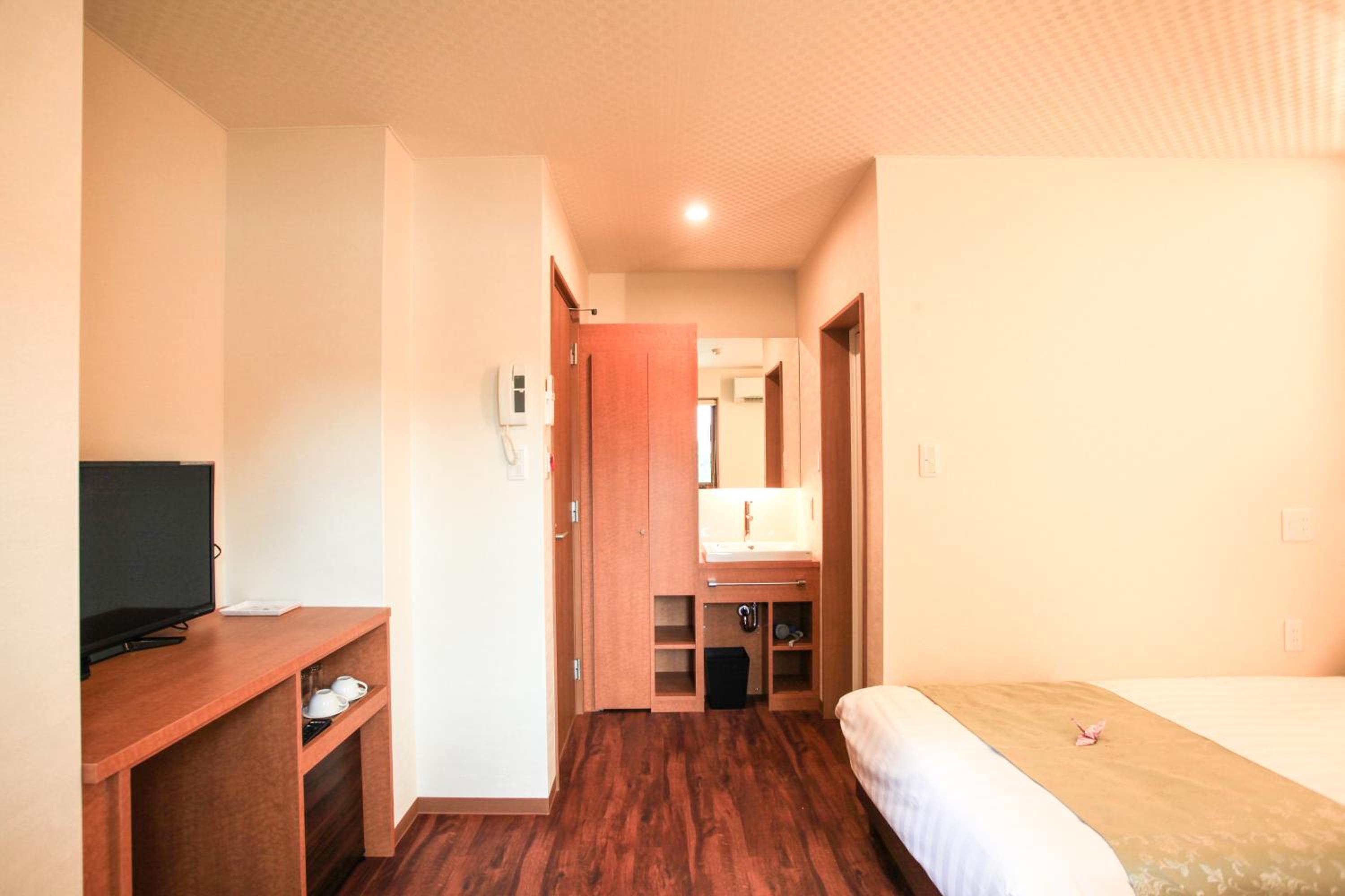 Twin Room - Photo 3