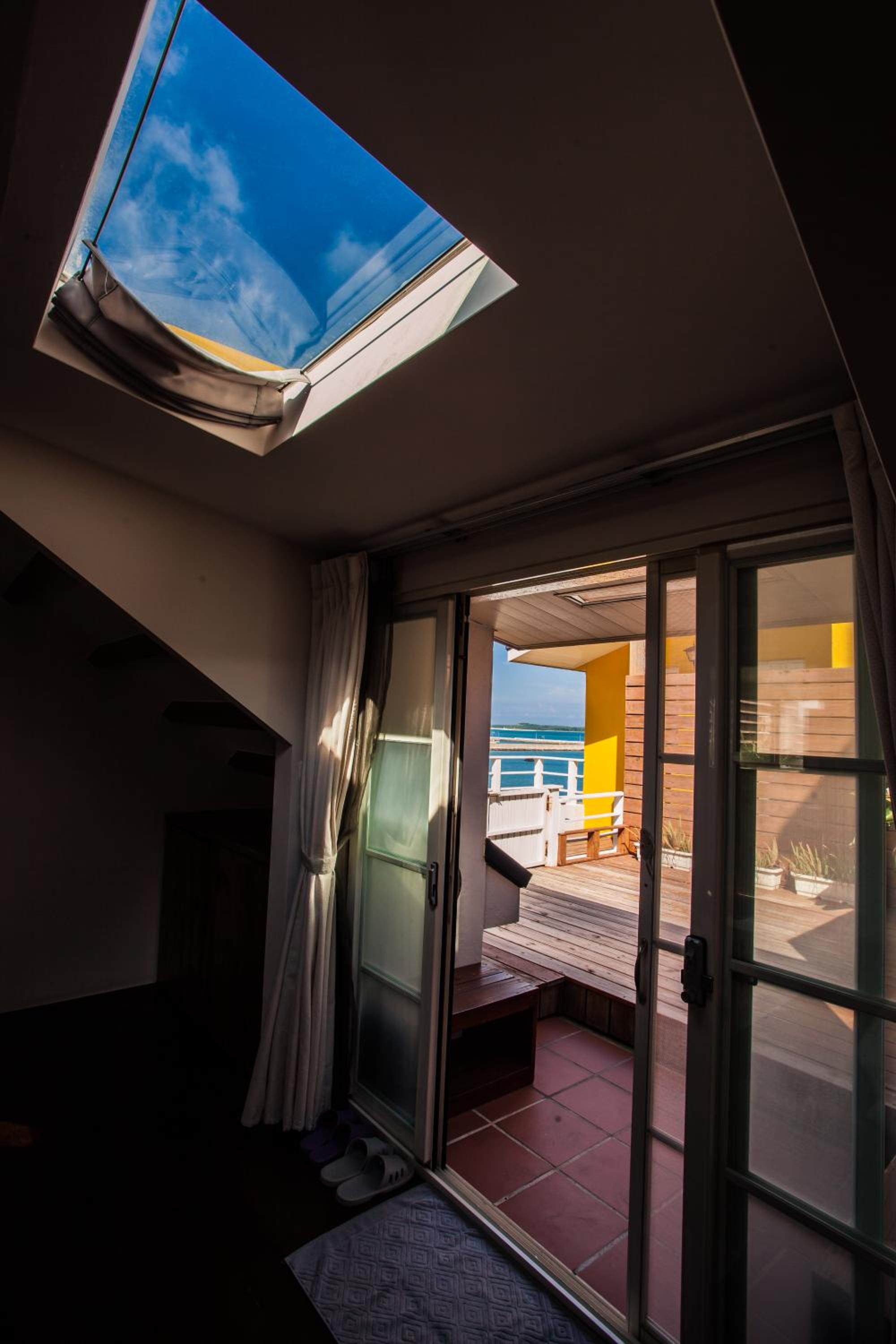 Ocean Double Room with Sea View - Photo 9