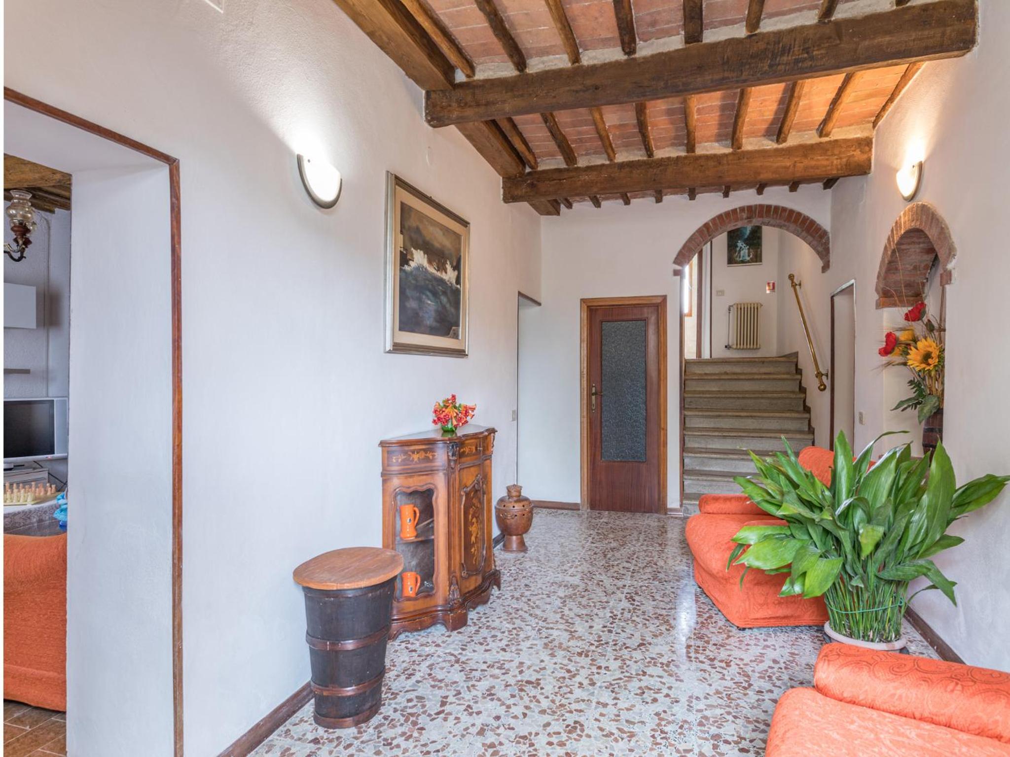 Five-Bedroom House on Two Floors photo 1