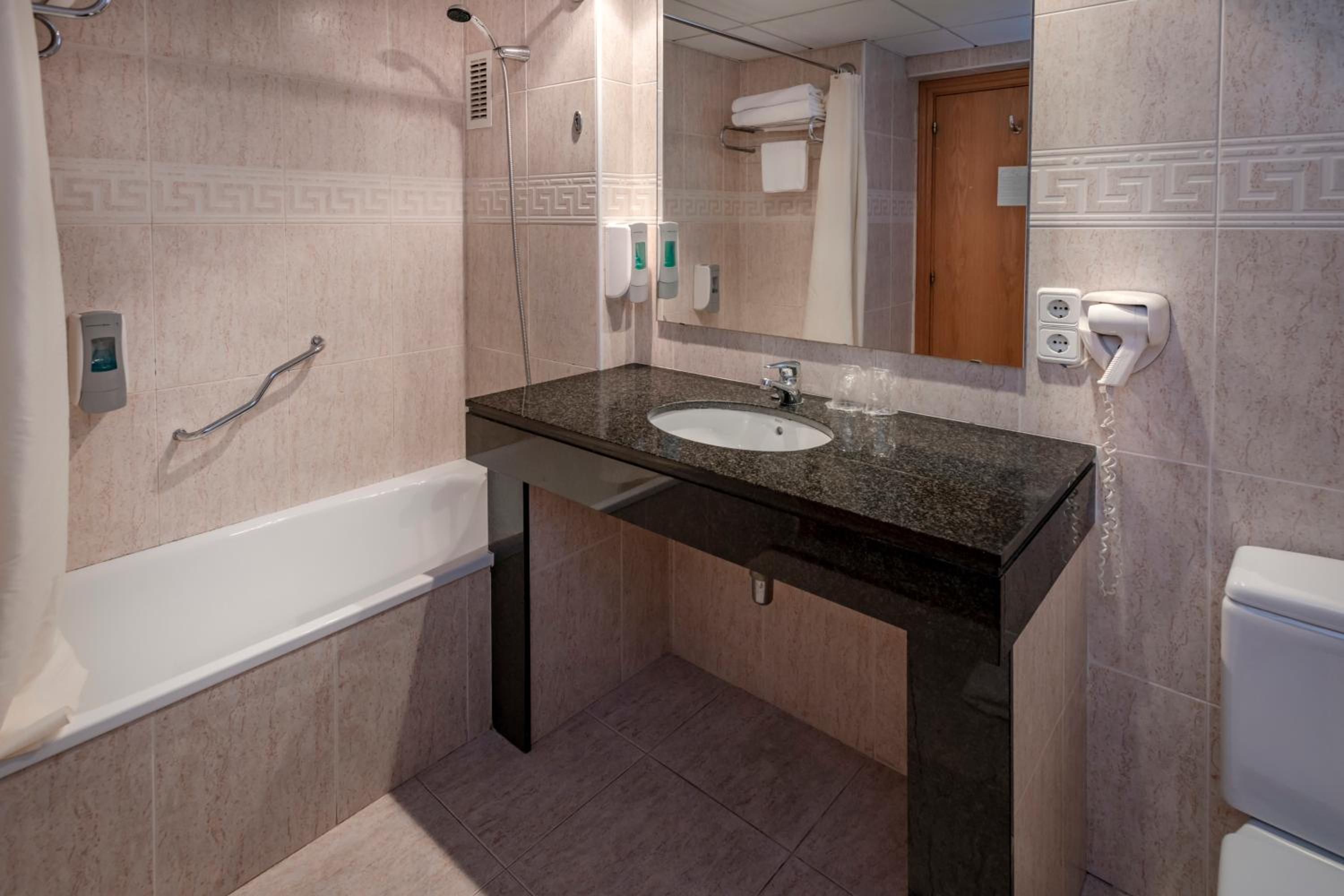 Standard Triple Room photo 3
