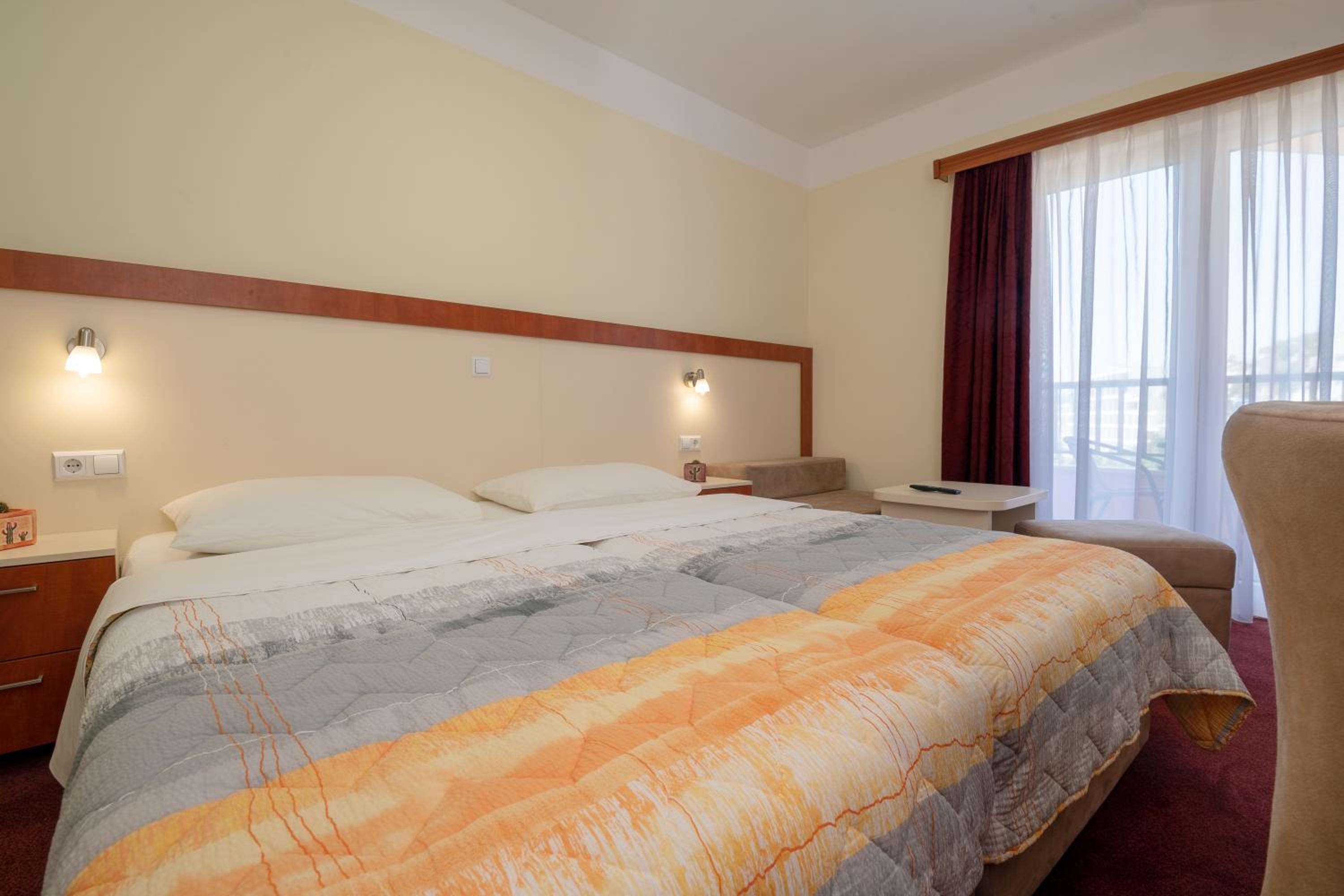 Double or Twin Room with Balcony and Sea View - Photo 1