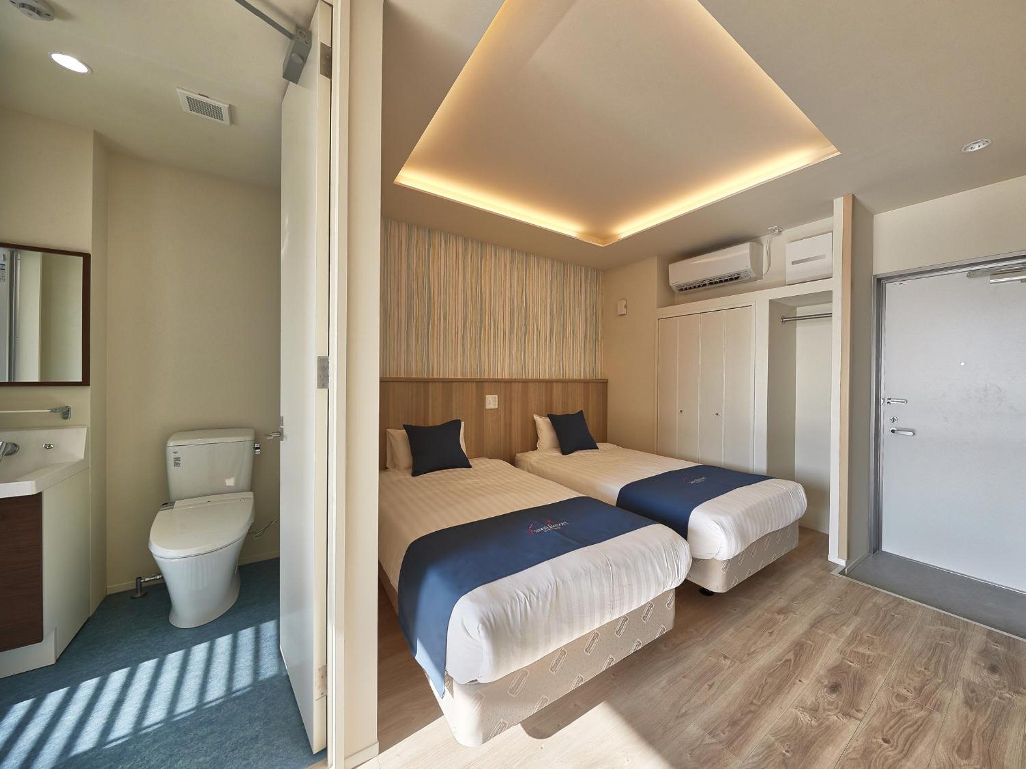 Quadruple Room with Sea View - Photo 21