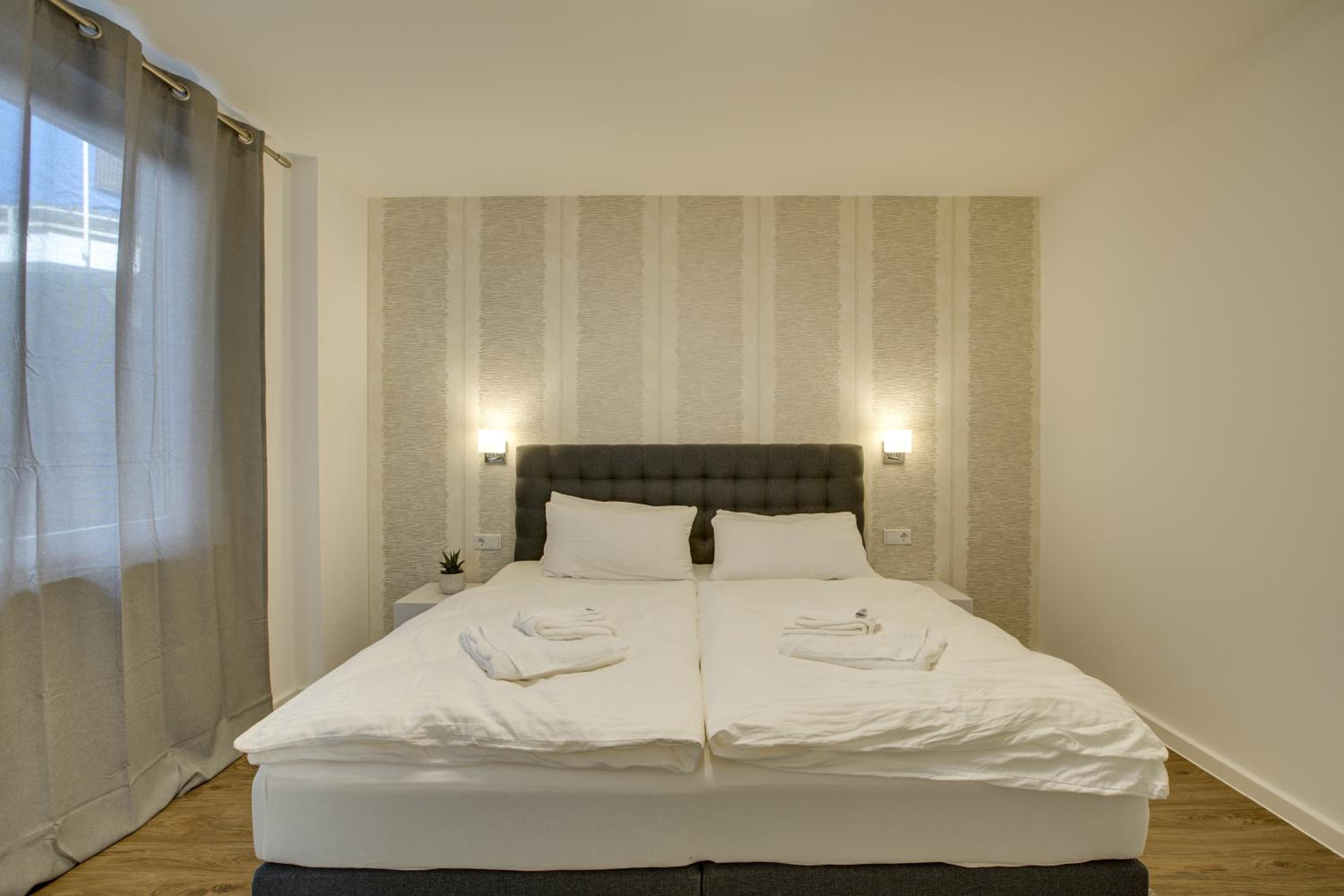 One-Bedroom Apartment - Photo 3
