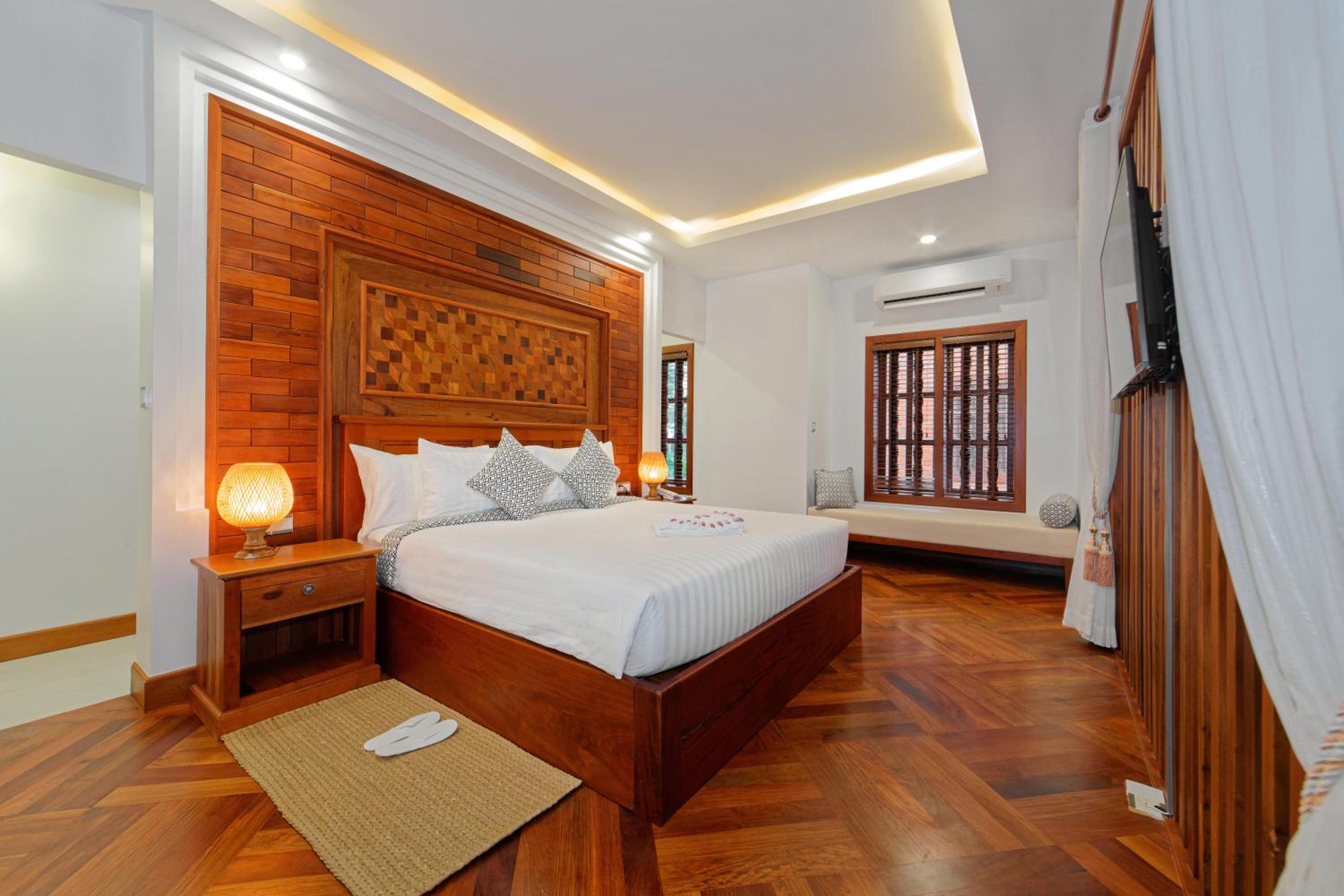 Suite with Pool Access - Photo 1