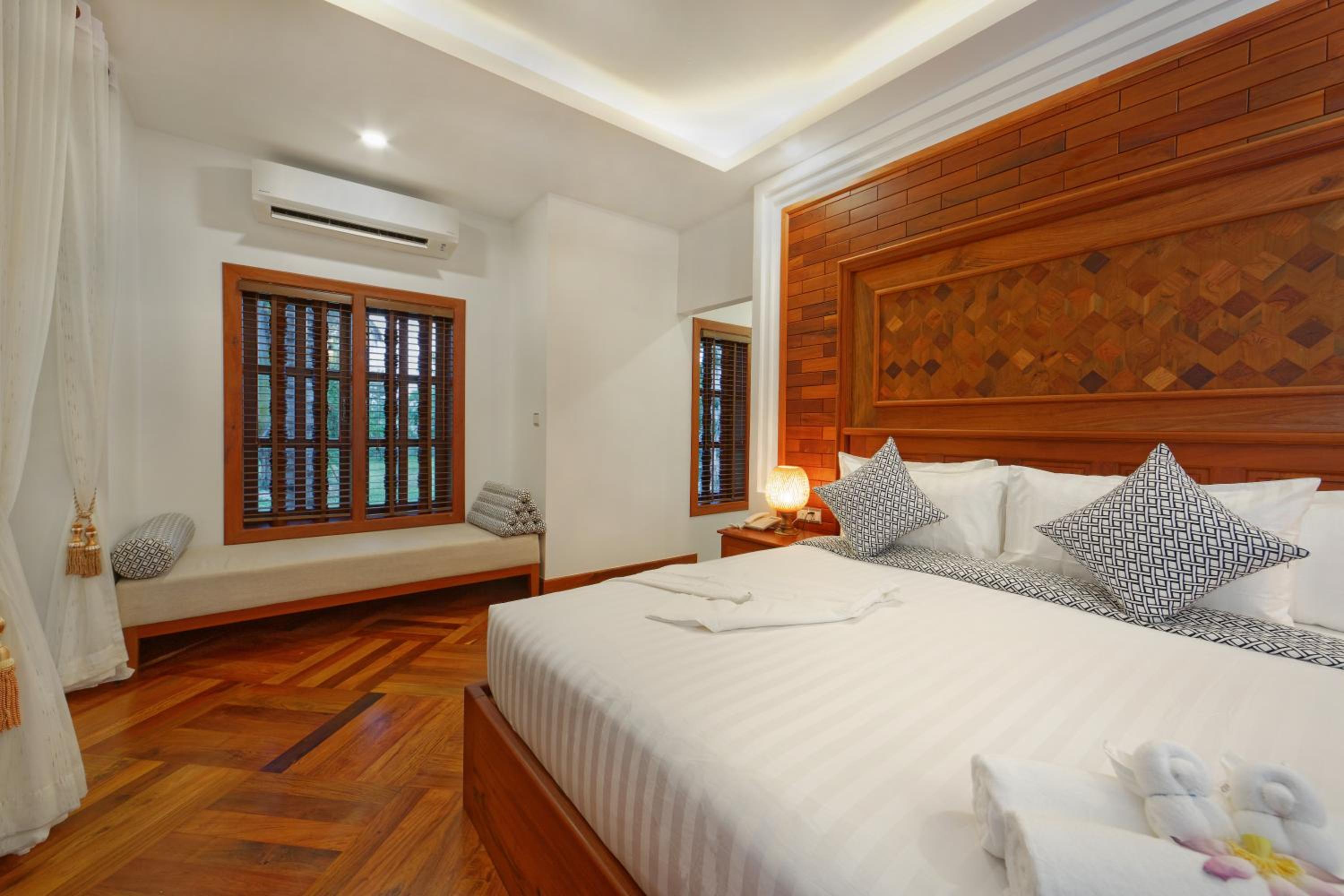 Suite with Pool Access - Photo 7
