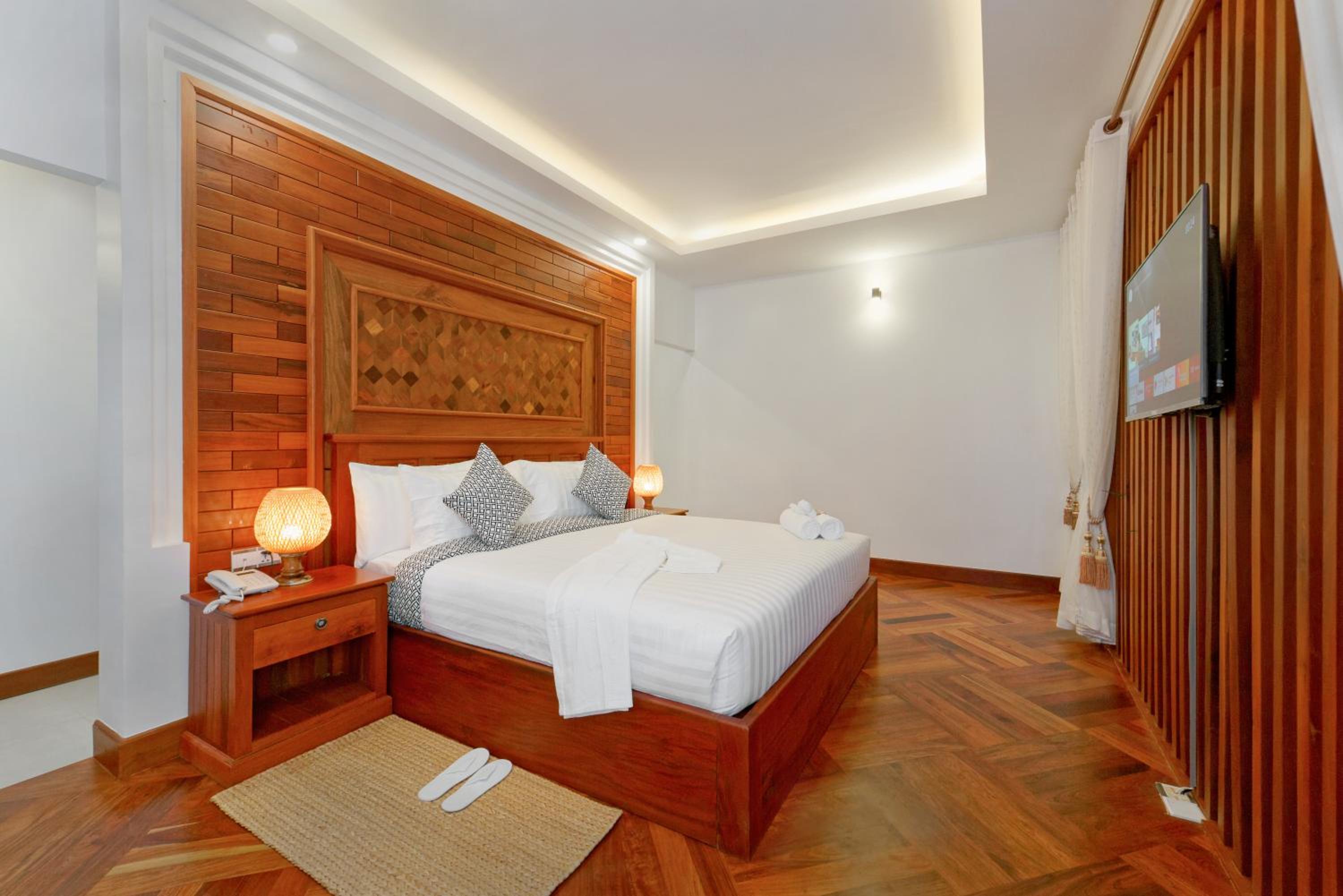 Suite with Pool Access - Photo 8