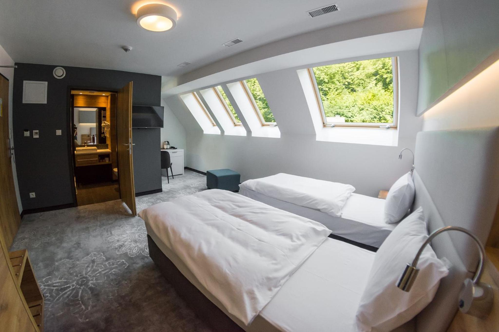 Double or Twin Room - Photo 4