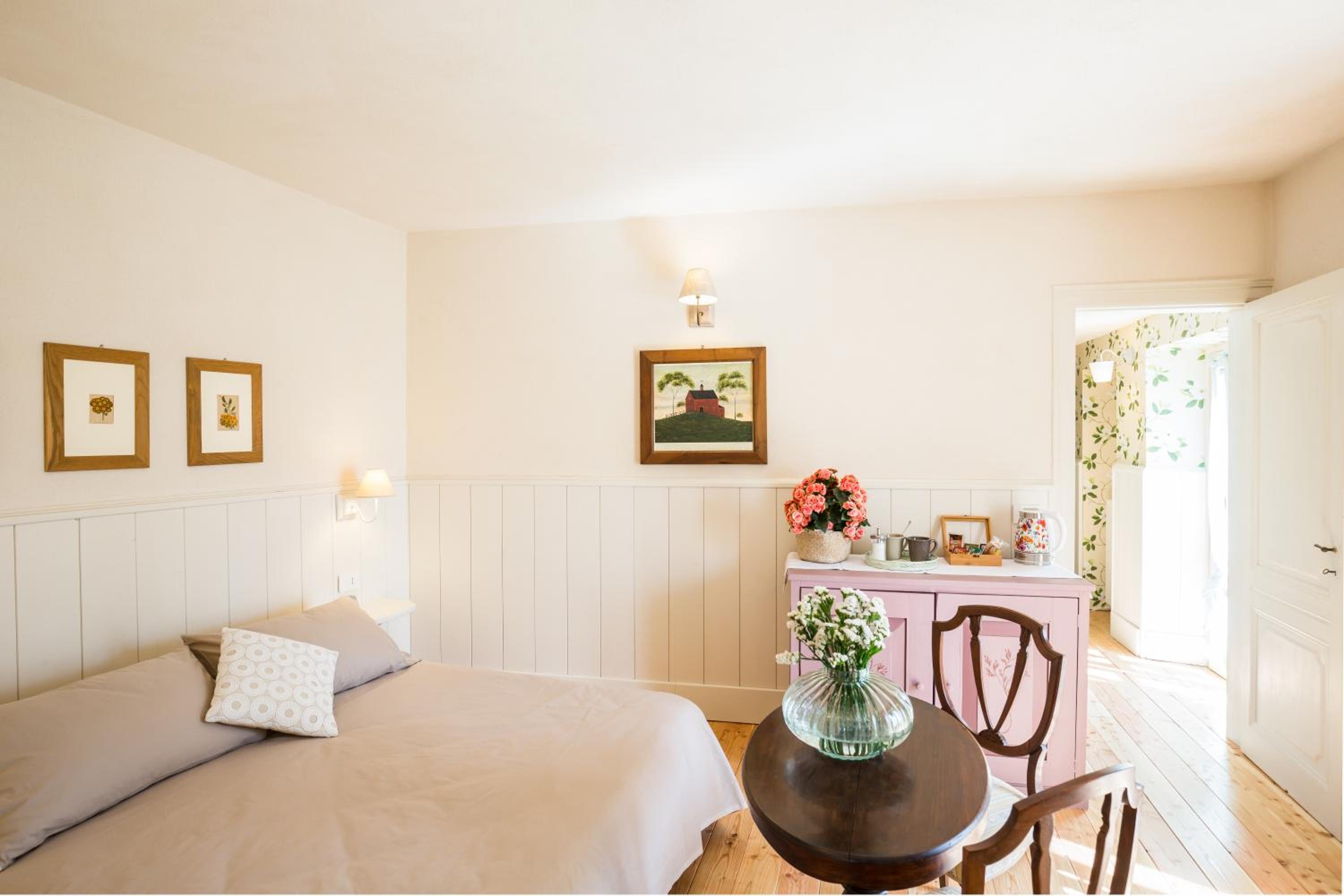 Family Room with Private Bathroom - Photo 8