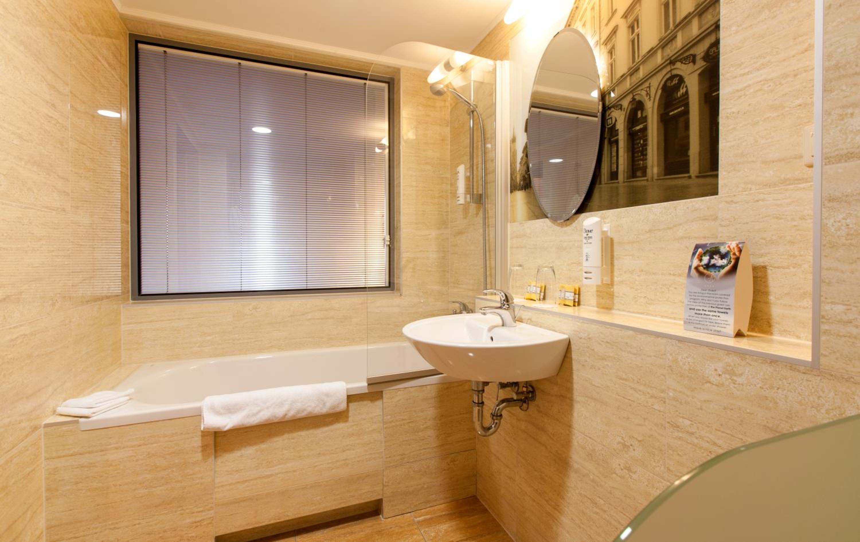 Business Twin Room - Photo 6