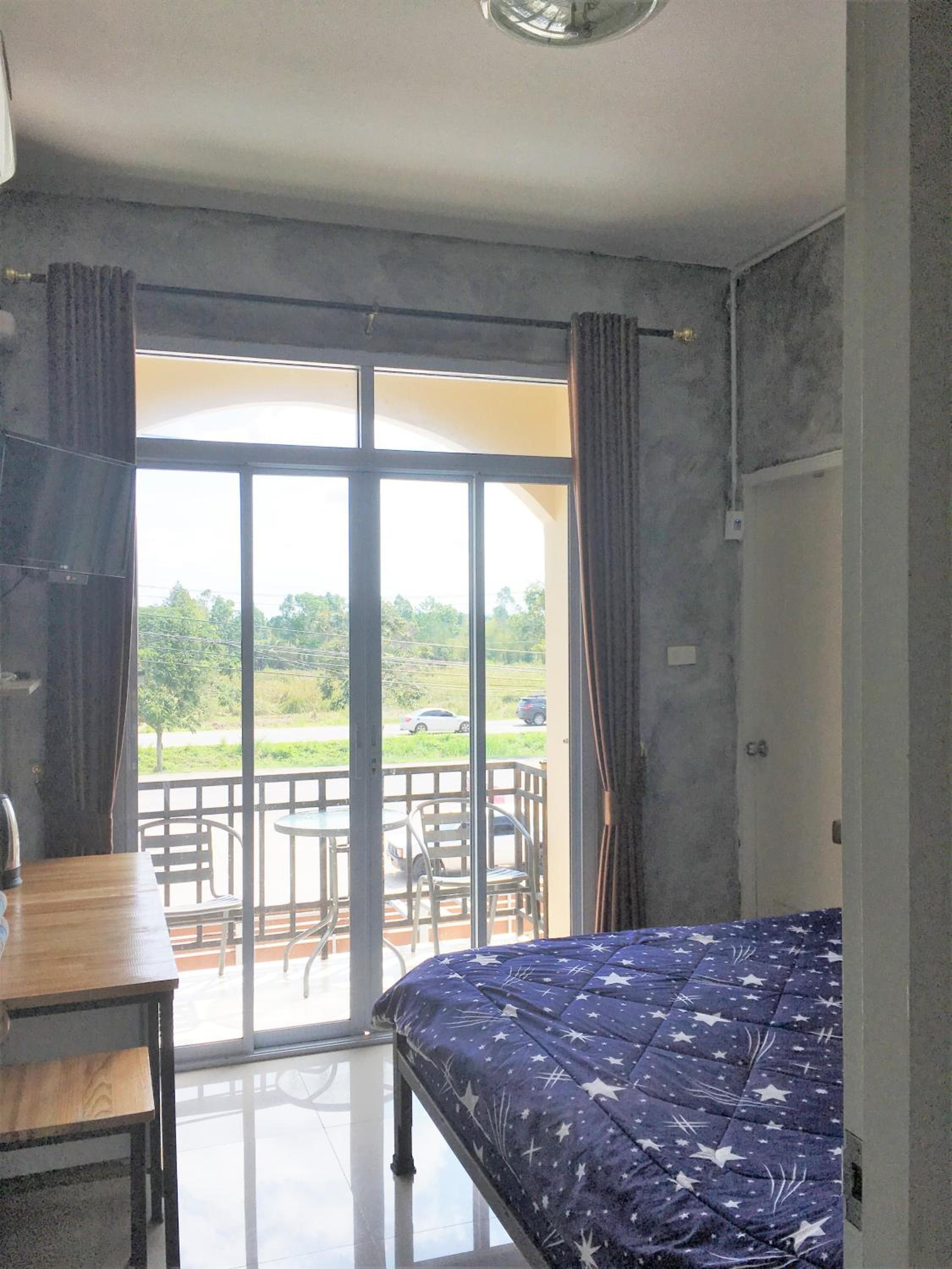 Family Room with Private Bathroom photo 1