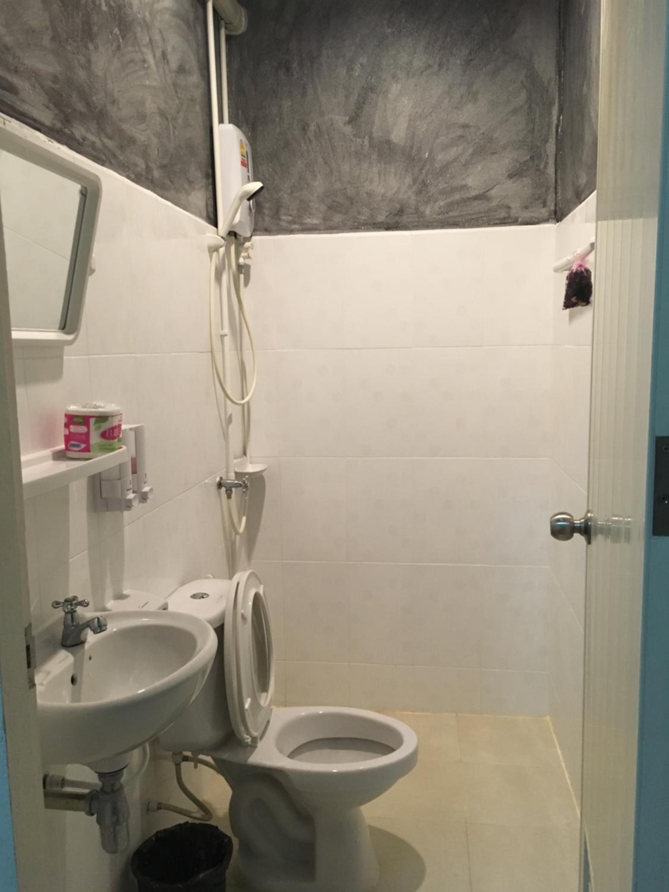 Family Room with Private Bathroom photo 2