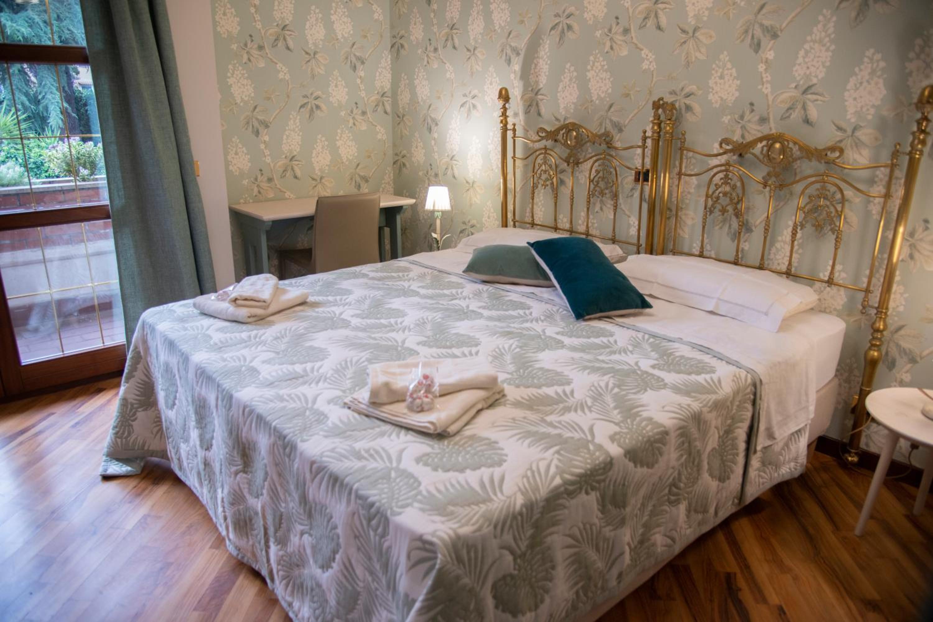 Deluxe Double Room with Balcony photo 1