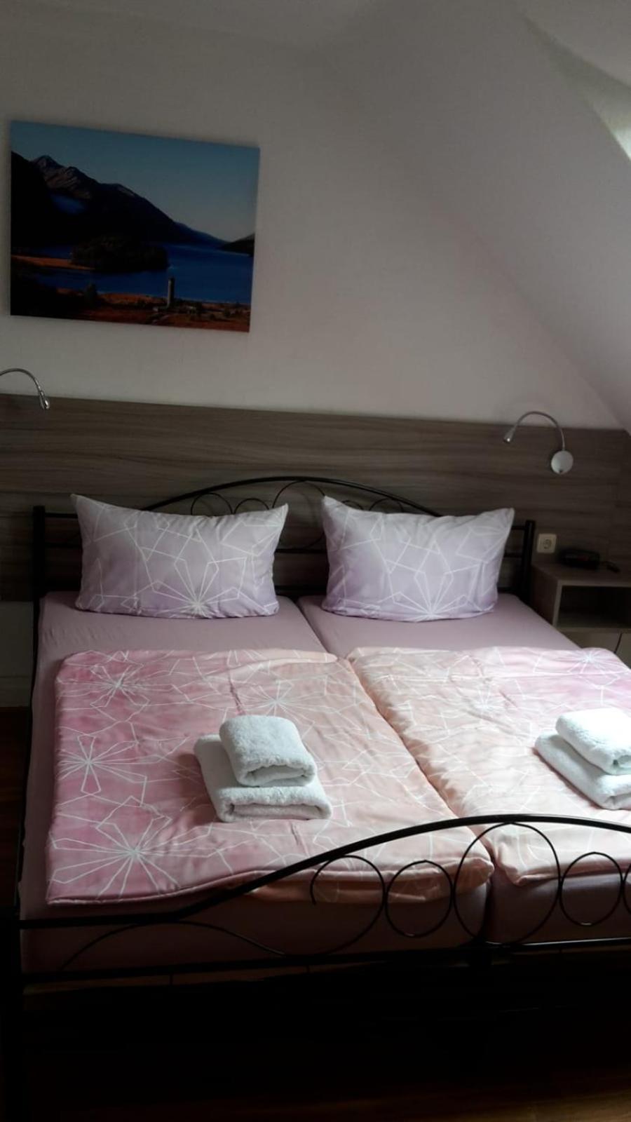 Double Room - Photo 3