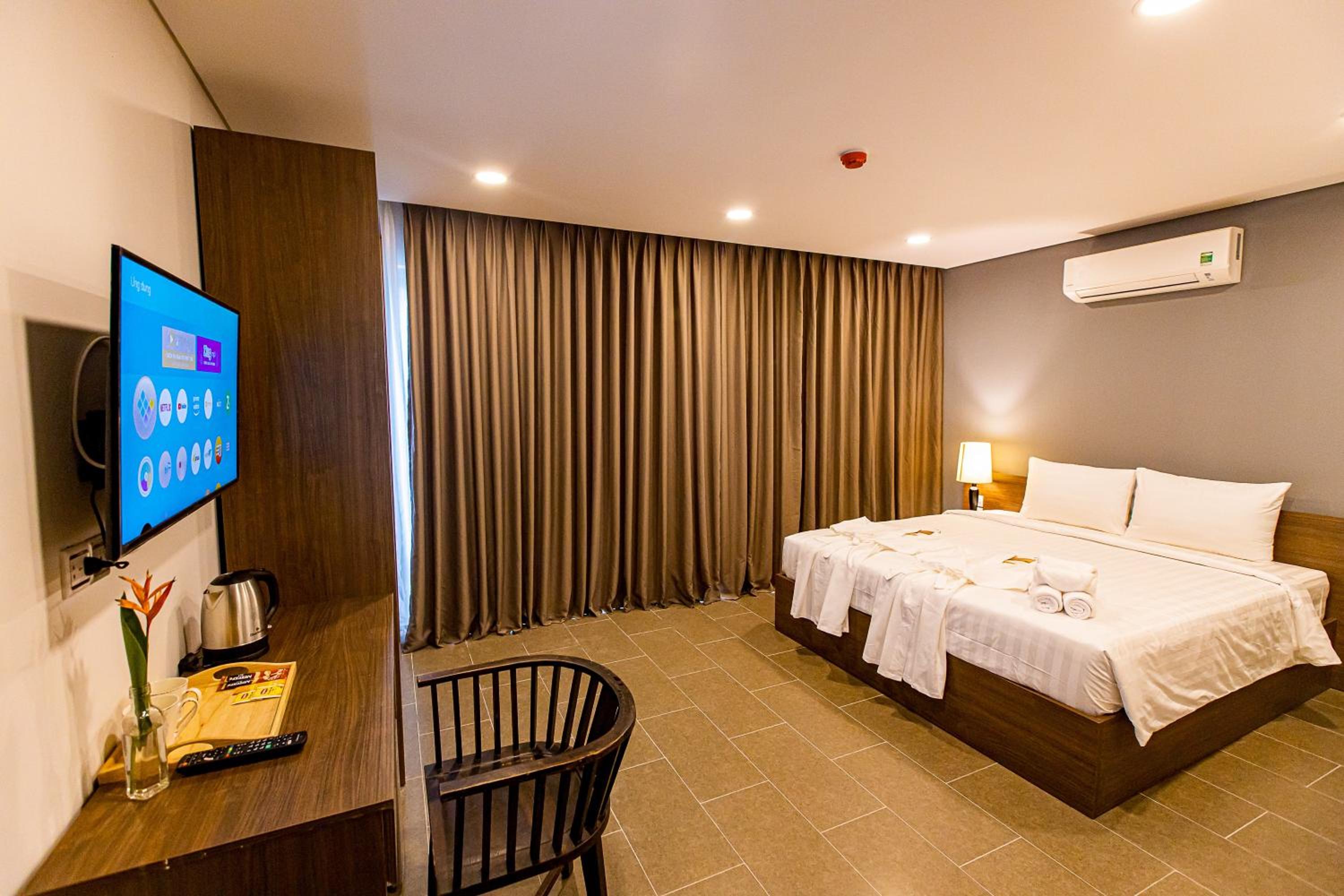 Deluxe Double Room With Balcony - Photo 5