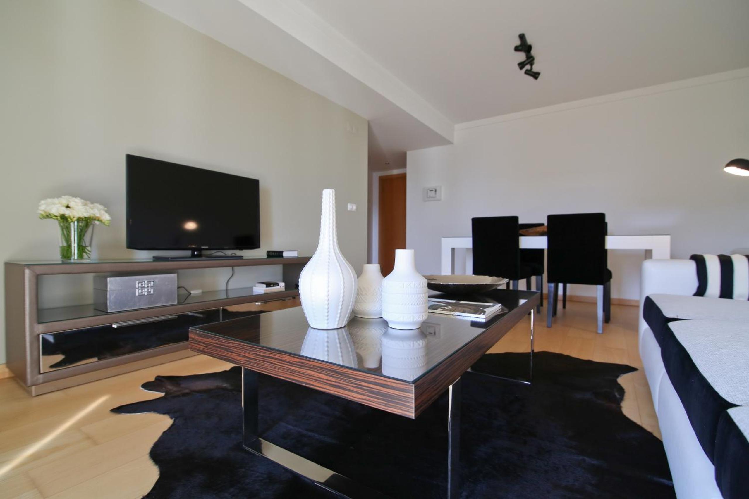 One-Bedroom Apartment with City View