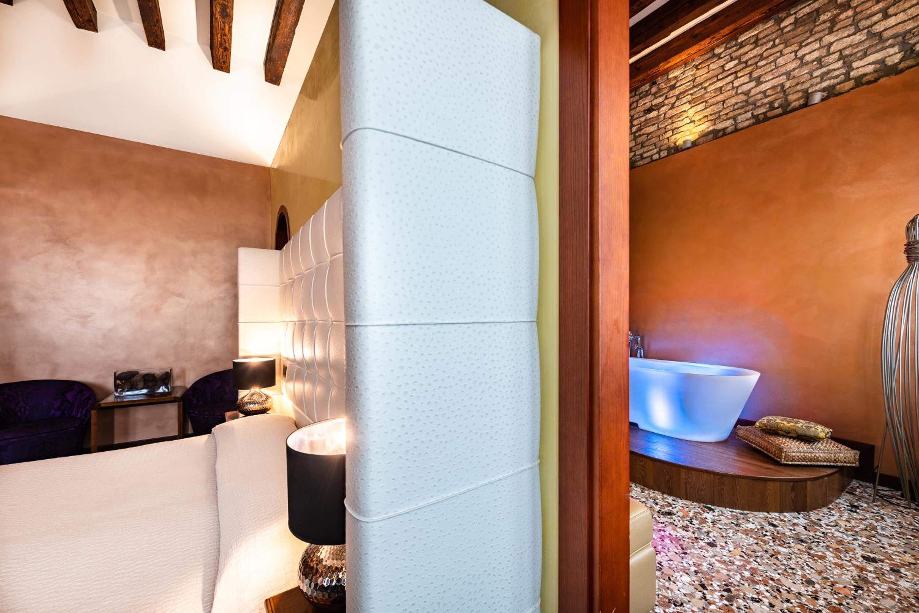 Suite with Grand Canal View photo 3