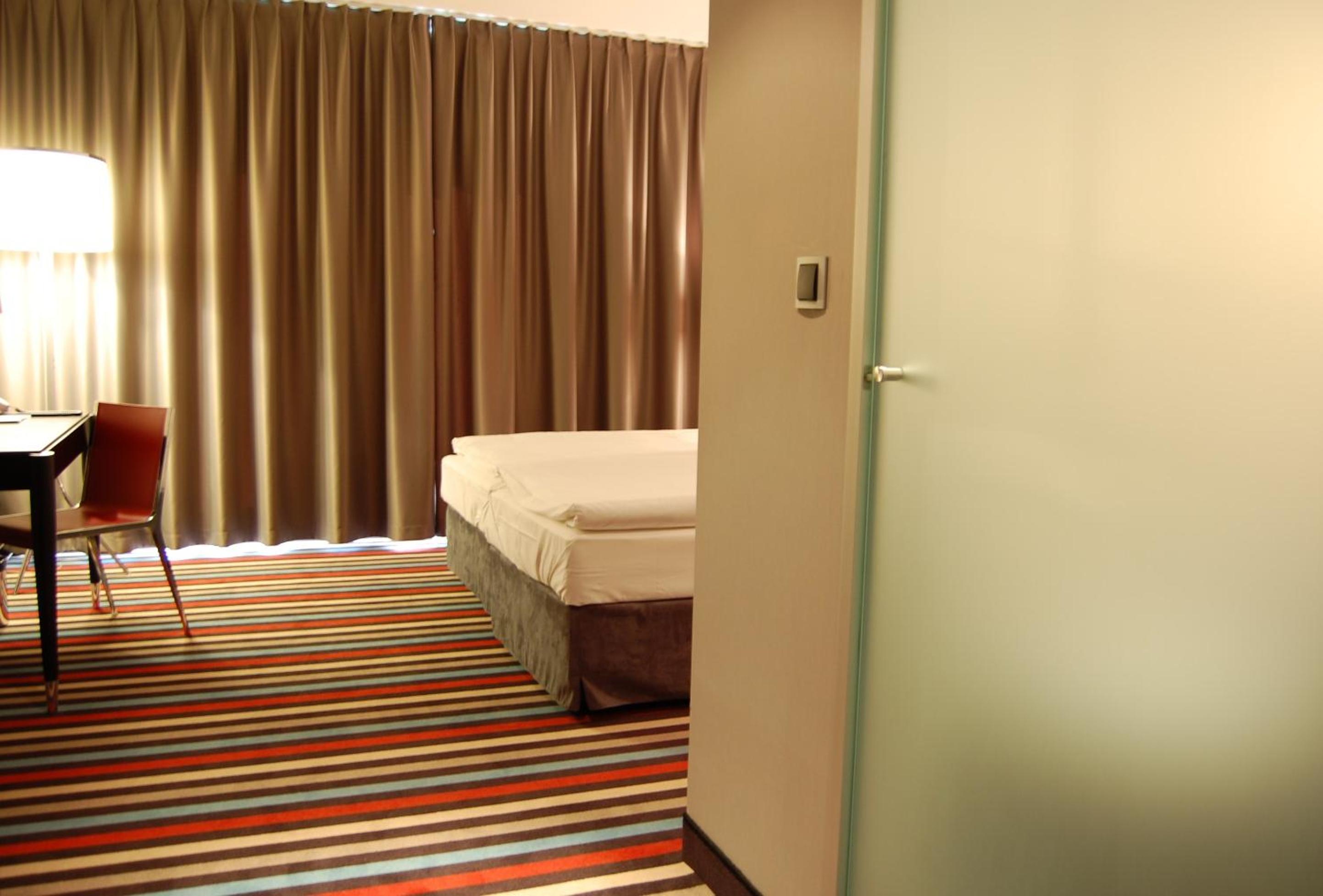 Twin Room - Photo 4