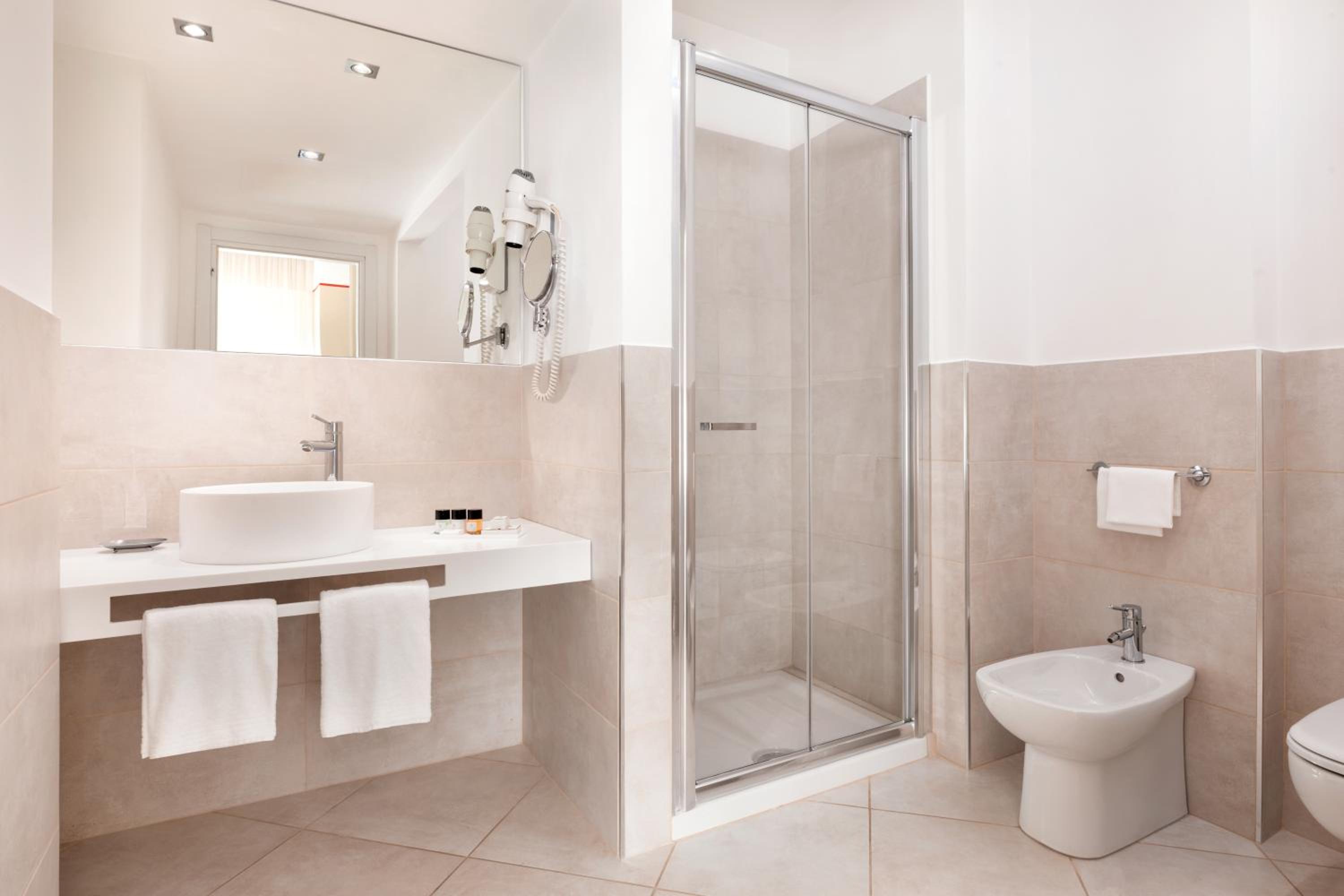 Classic Double or Twin Room - Photo 4