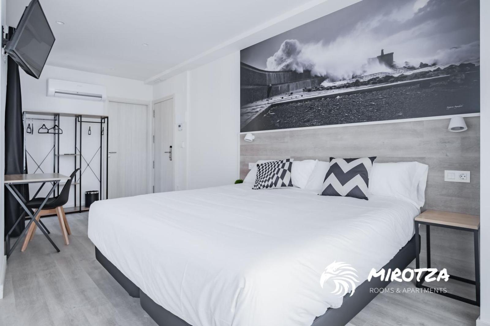 Double or Twin Room photo 3