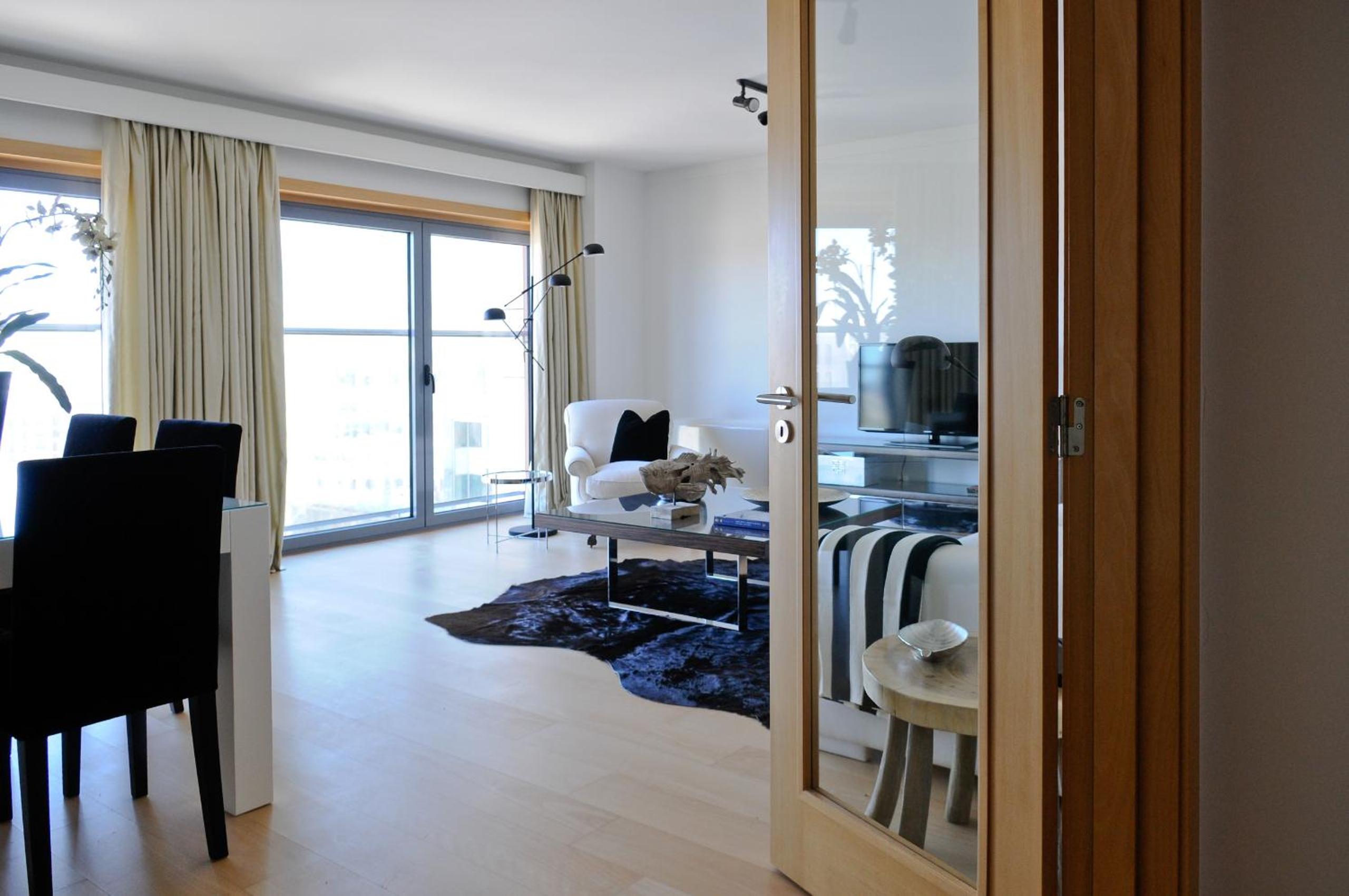 Three-Bedroom Apartment with City View photo 1