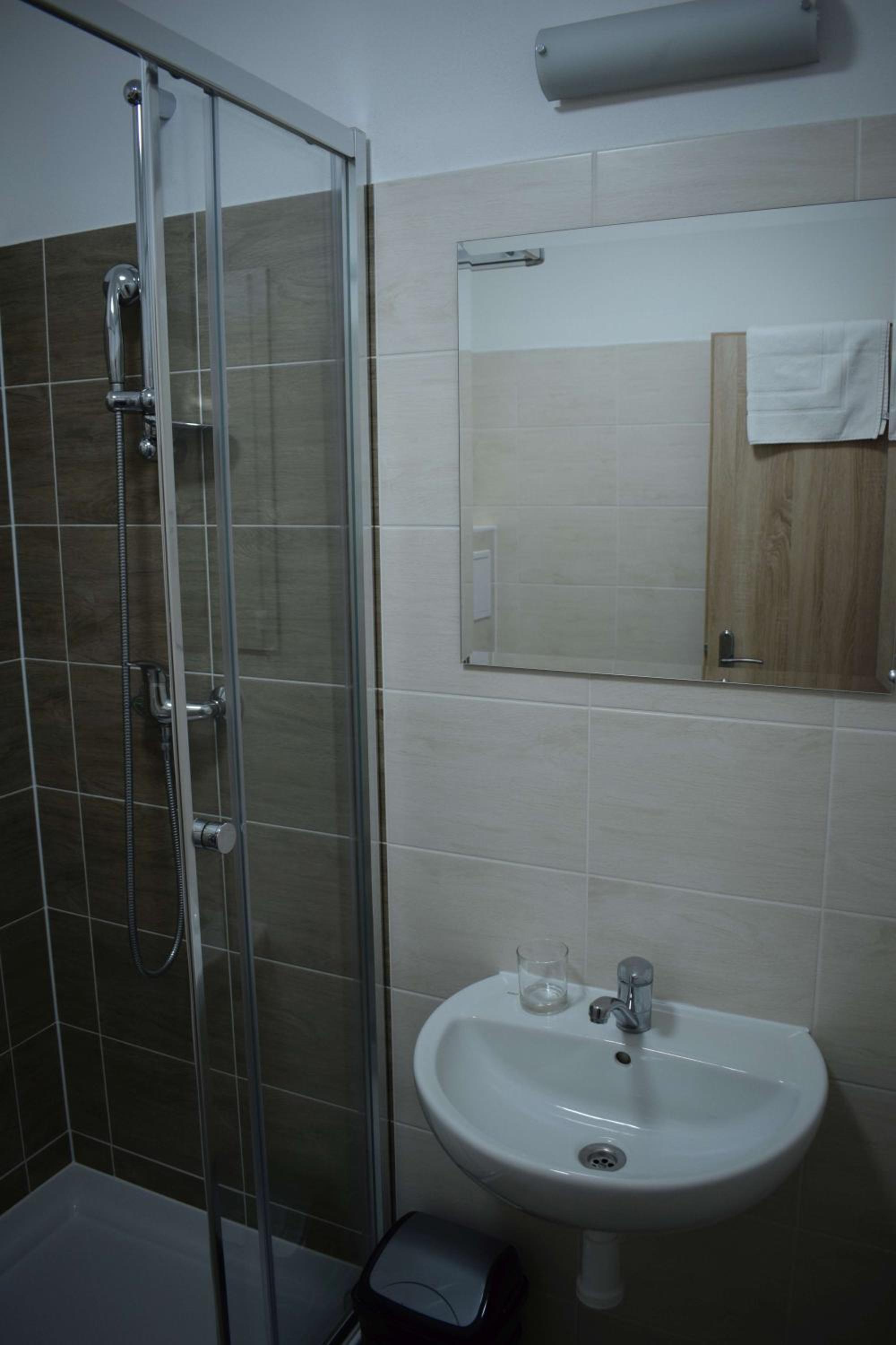 Small Double Room - Photo 2
