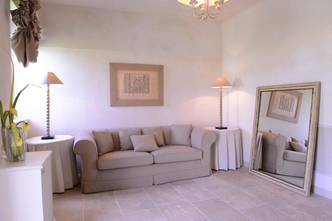 Superior Suite - Photo 12