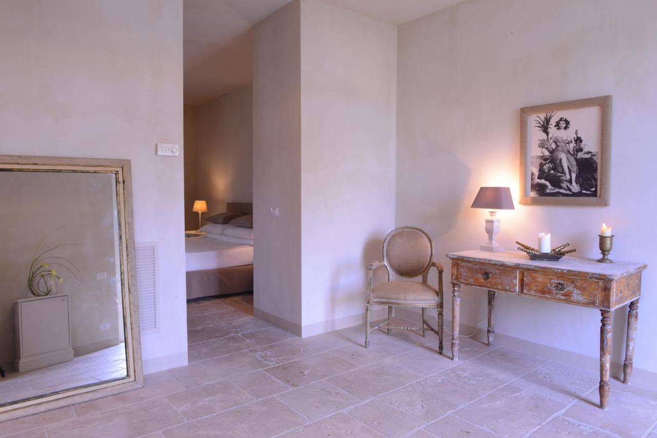 Superior Suite - Photo 11
