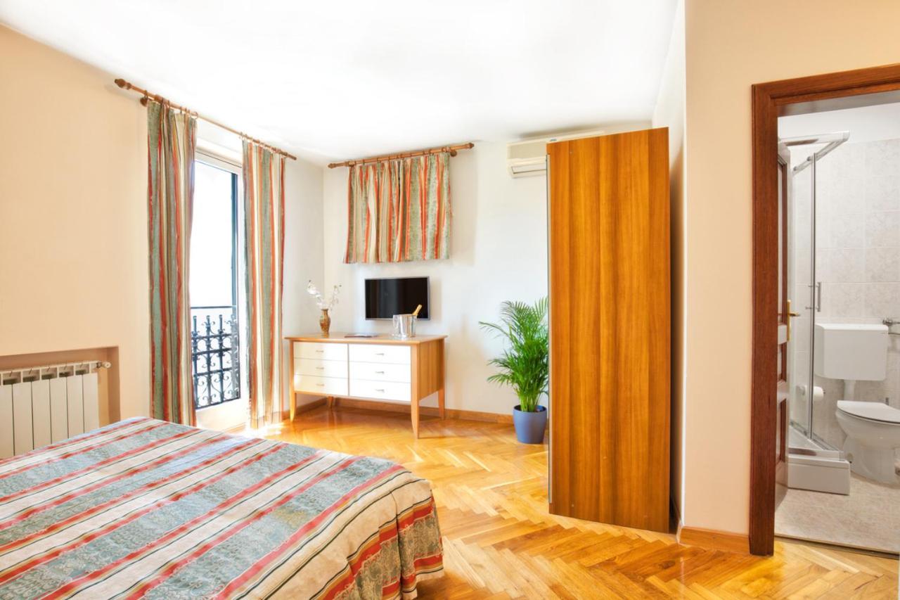 Large Double or Twin Room - Photo 15