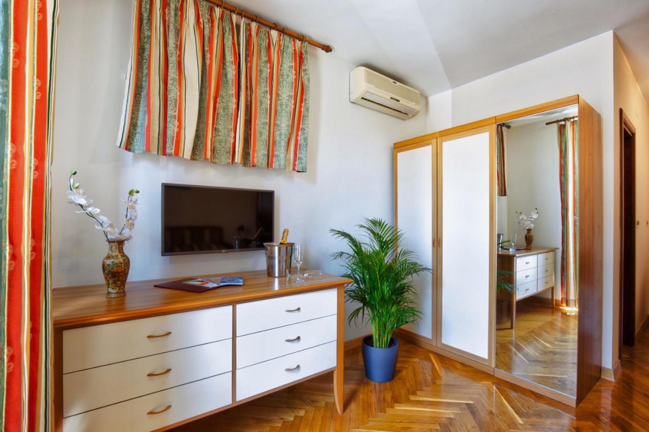 Large Double or Twin Room - Photo 2