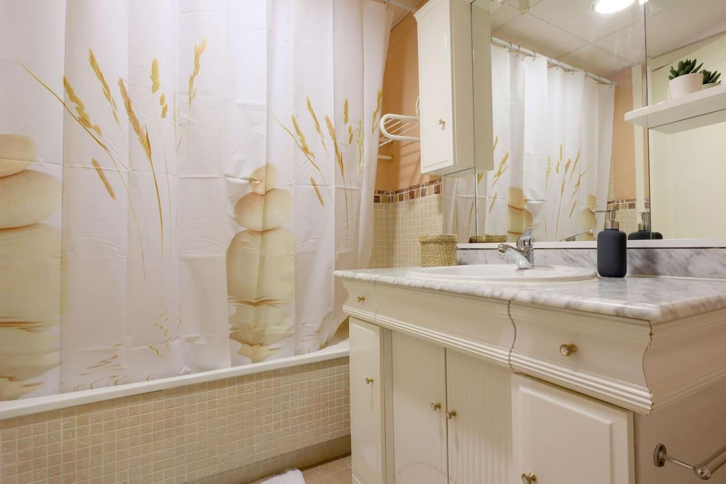 Three-Bedroom Apartment - Photo 21