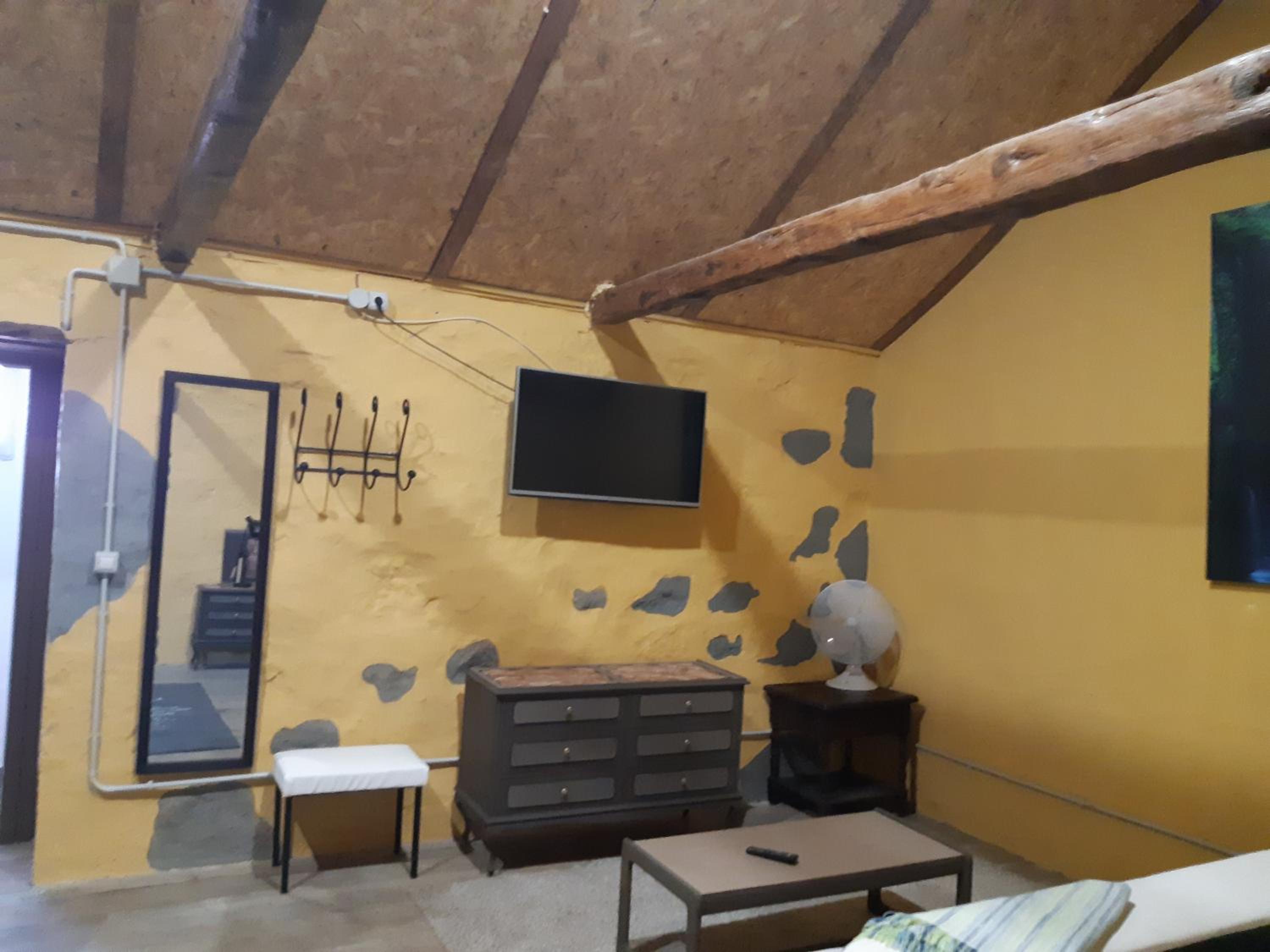 Superior Family Room - Photo 7