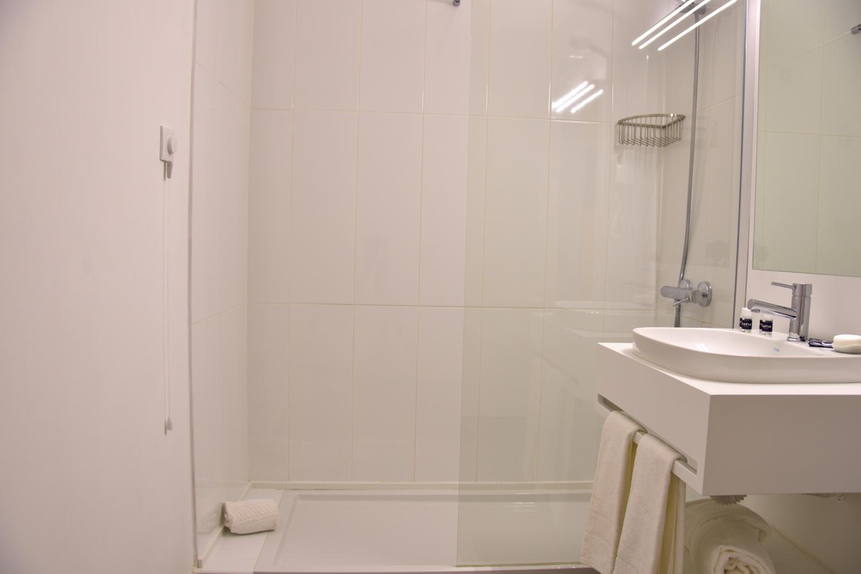 Double Room - Photo 13