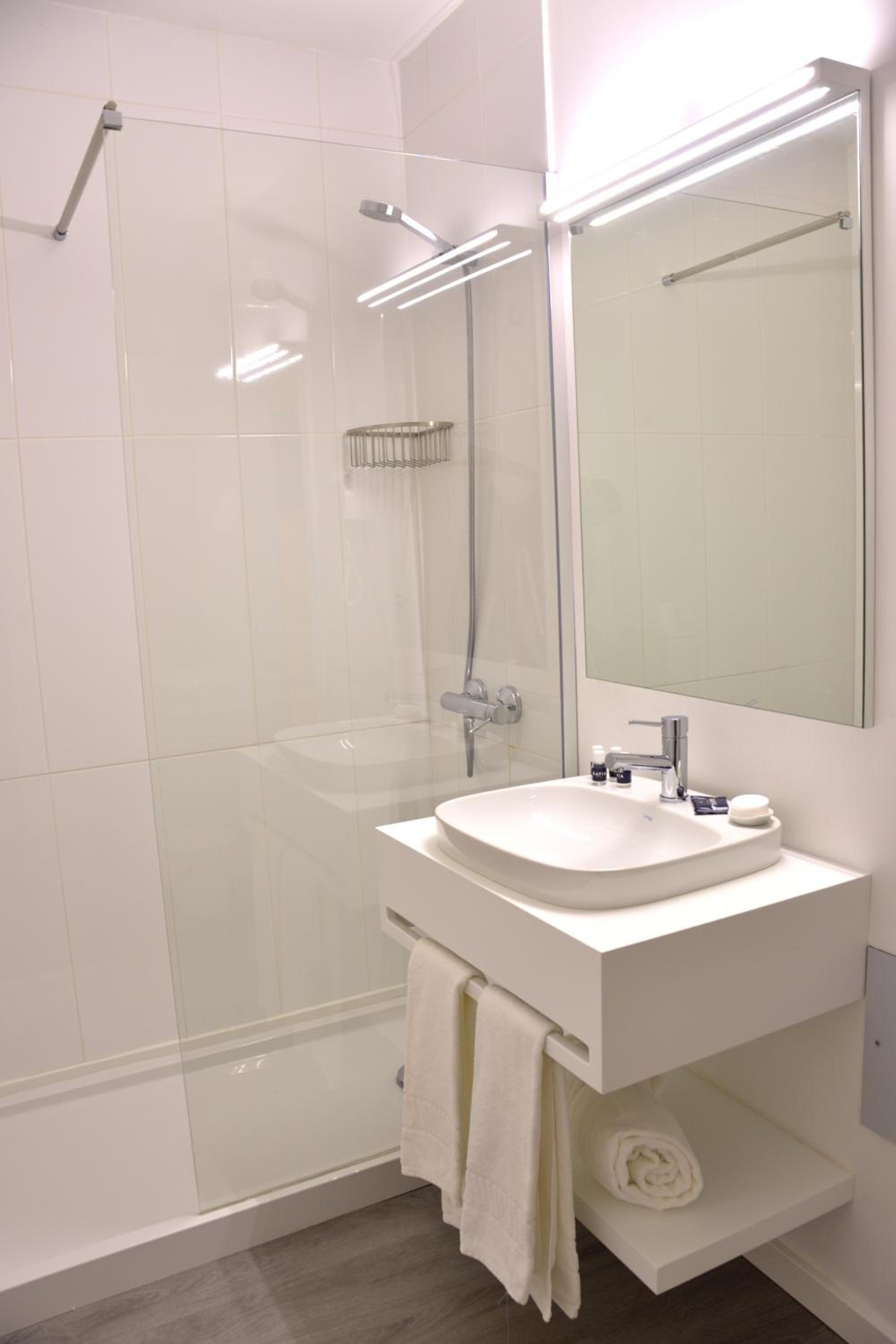 Double Room - Photo 16