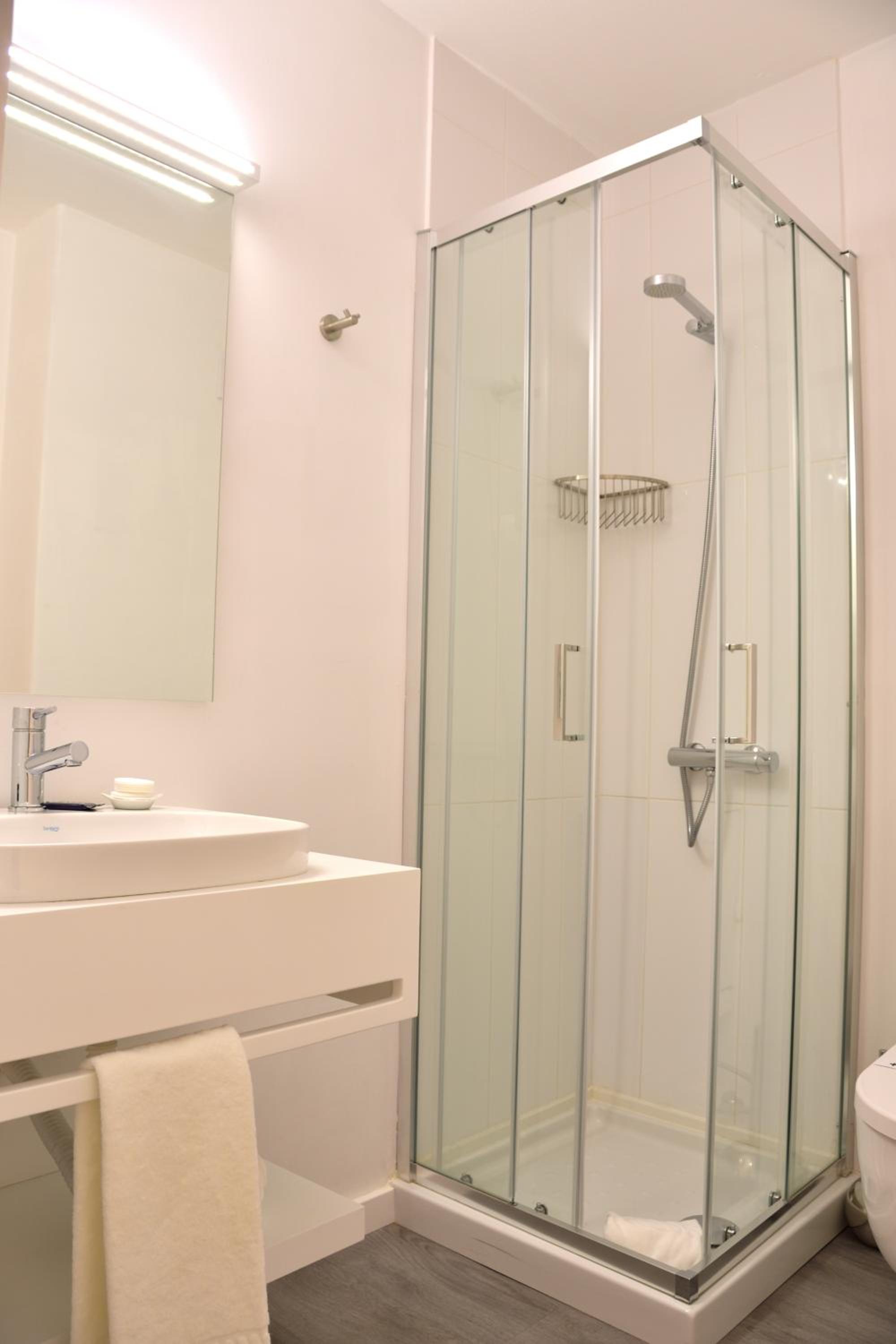 Double Room - Photo 17
